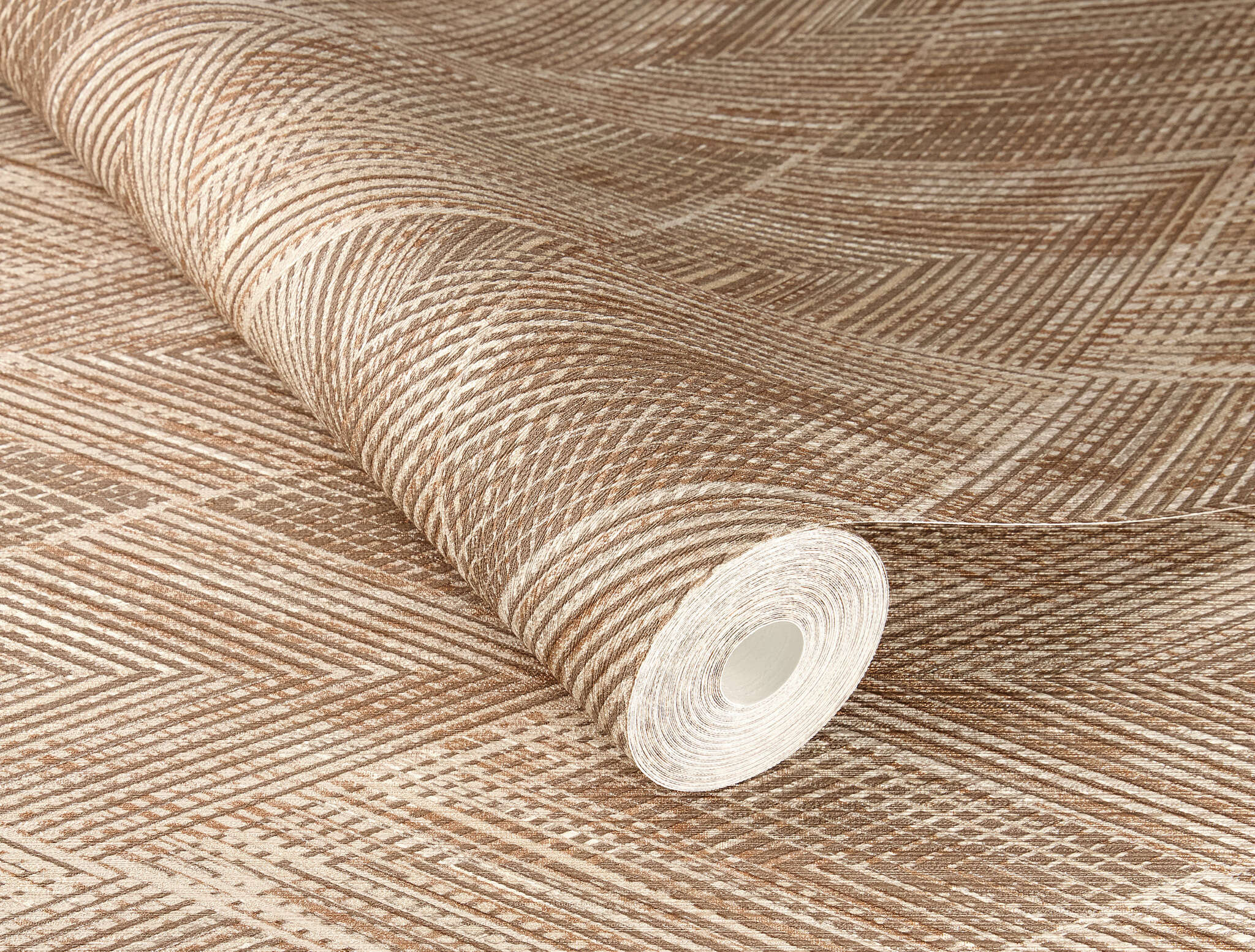 10-844139 Detailaufnahmen 1 Detailed image of Wallpaper with zigzag diamonds and diagonal lines