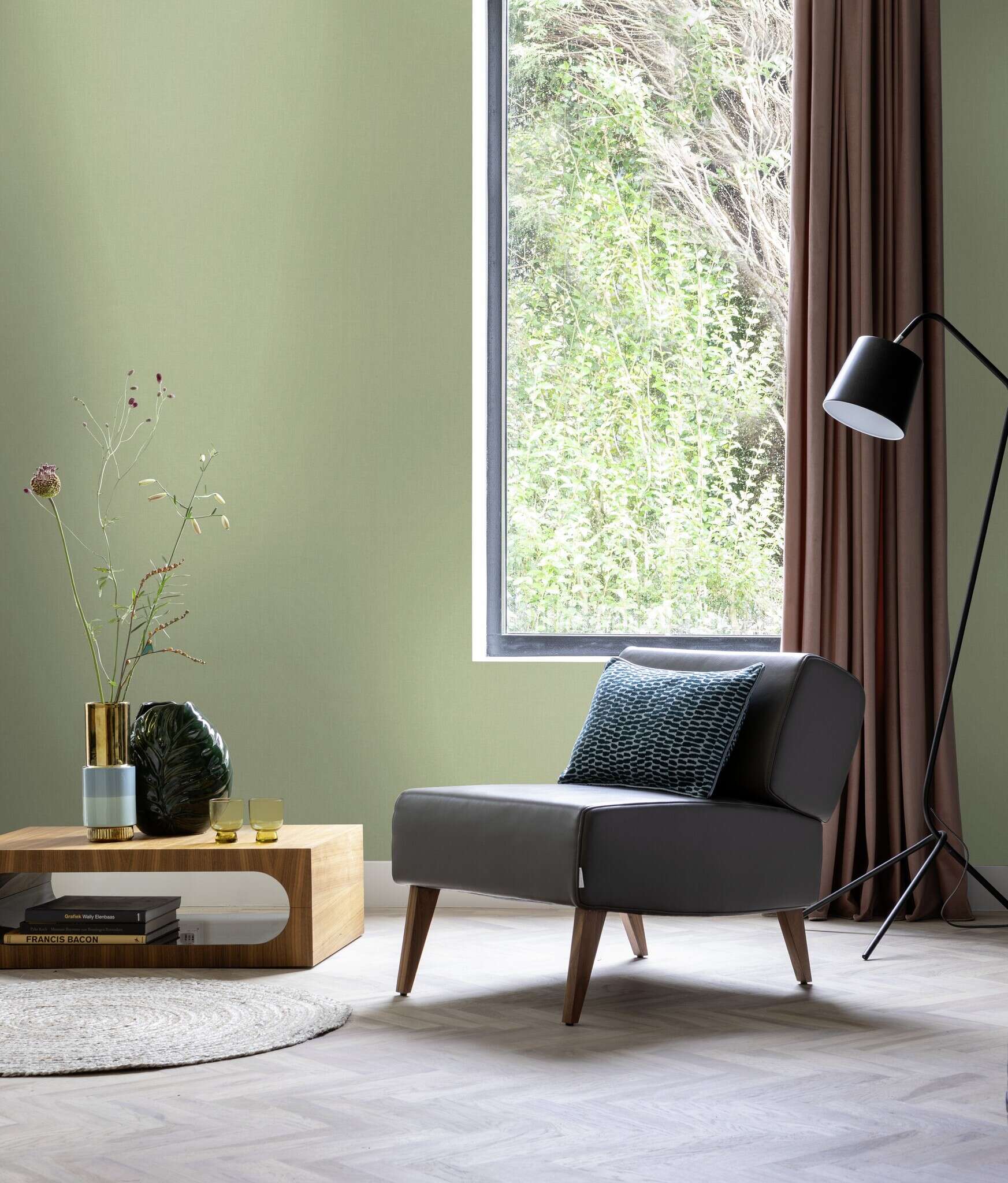 10-423938 Raumbilder 2 Room with Single-colour non-woven wallpaper in pale green with a textile-like surface.