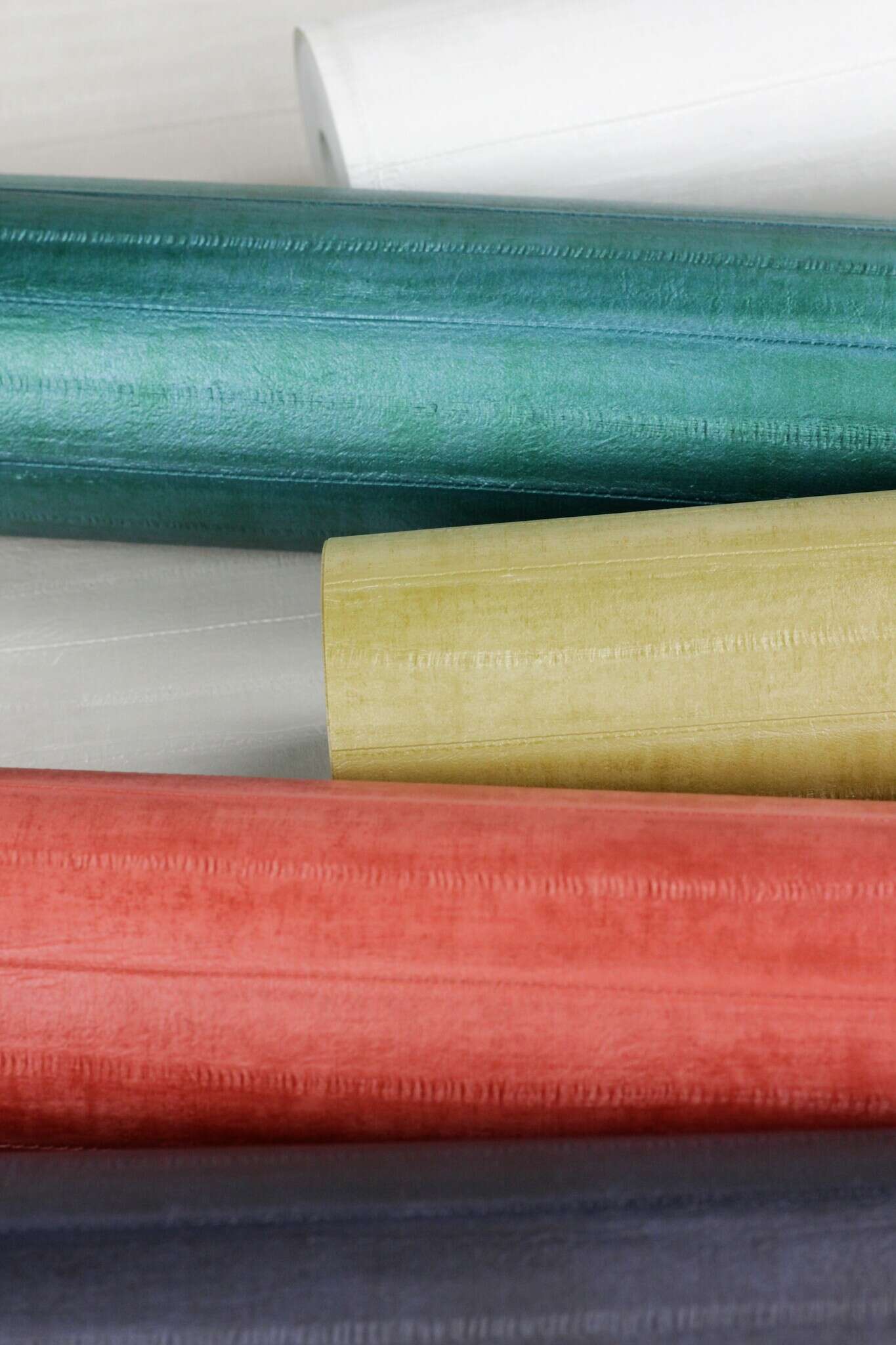 10-418408 Detailaufnahmen 24 Leather-look non-woven wallpaper in green-petrol green Selection 418408