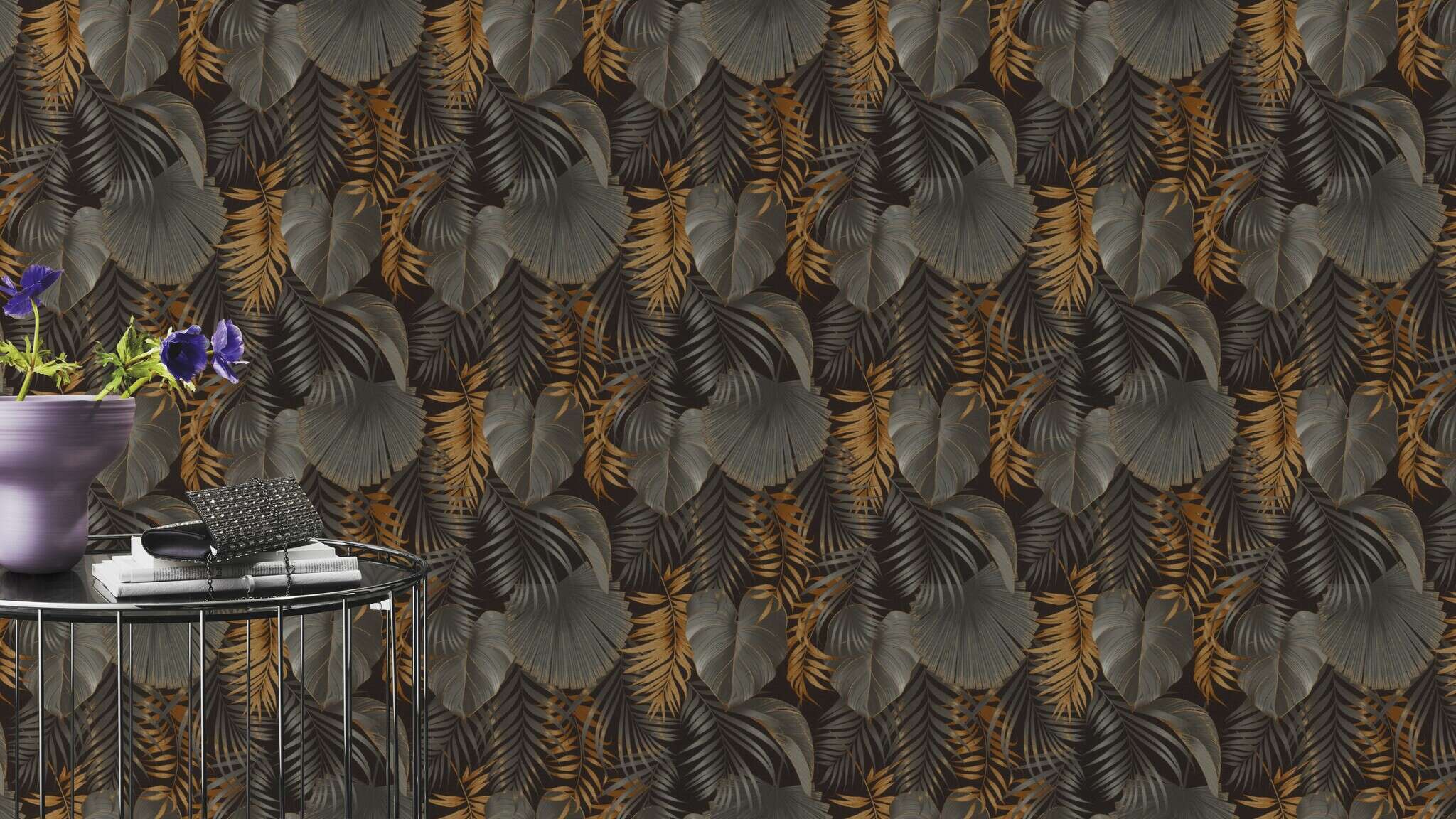 10-462043 Raumsituationen 3 Room with Lush leaf motif with palm and monstera leaves in copper, bronze and grey on a black background