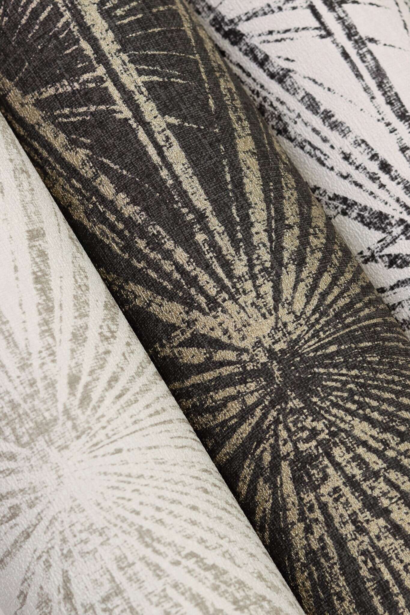 10-555745 Detailaufnahmen 3 Detailbild von Tapete mit gezeichneten Palmwedeln im Shabby Chic