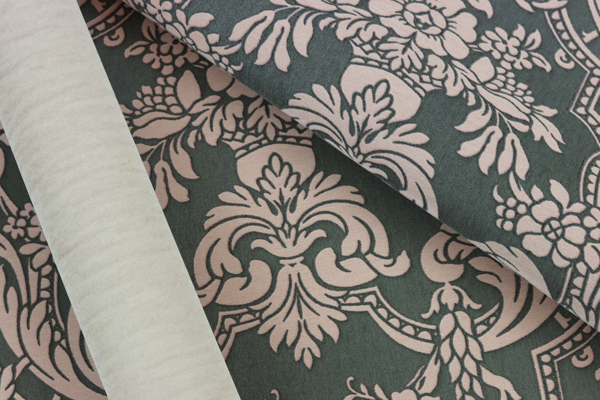 10-570649 Detailaufnahmen 1 Detailed image of Pink ornaments on graphite-coloured fabric in 3D look
