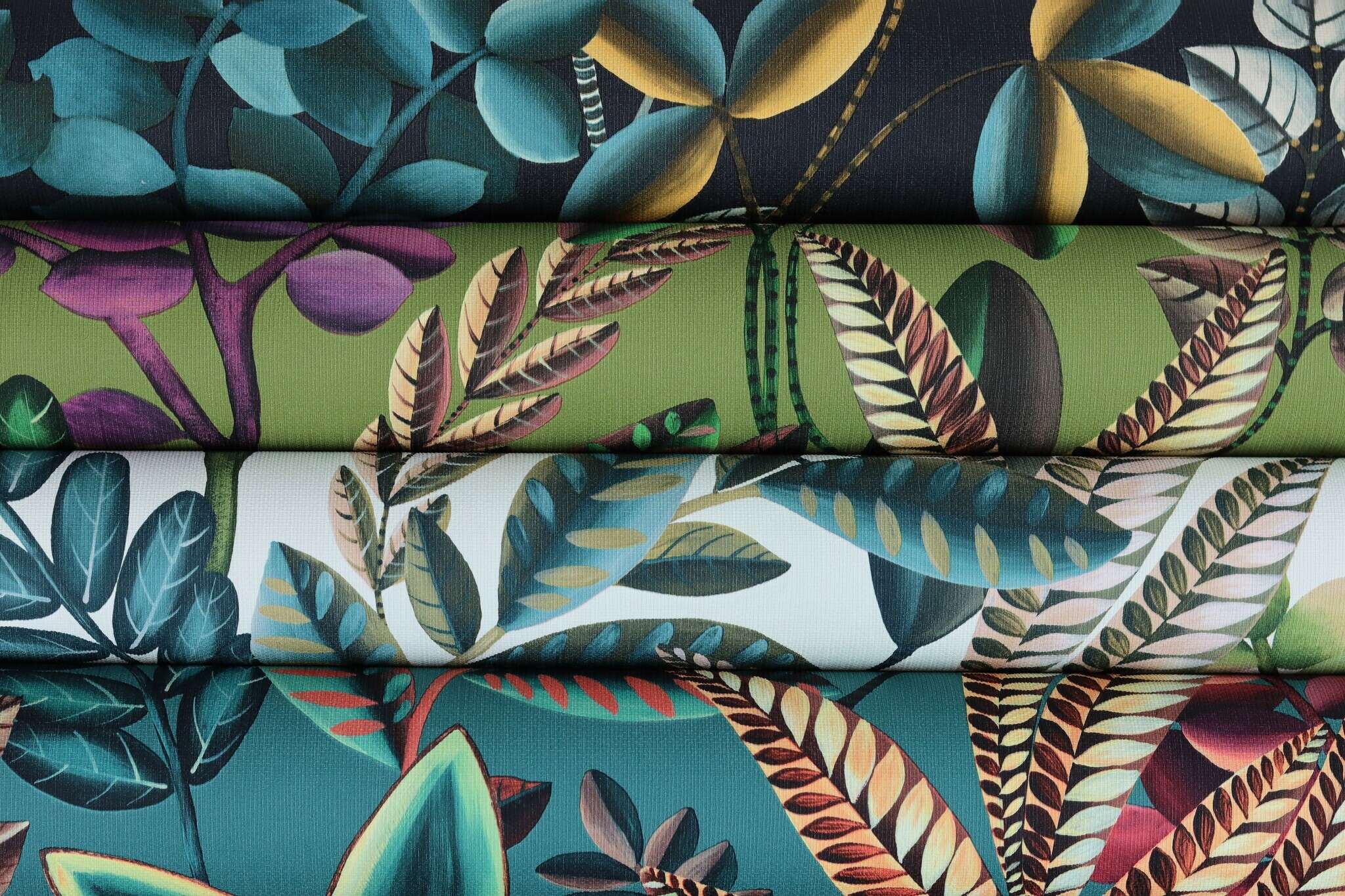 10-485561 Detailaufnahmen 2 Detailed image of Imaginative plants in turquoise, light brown, cream white and grey on a black background