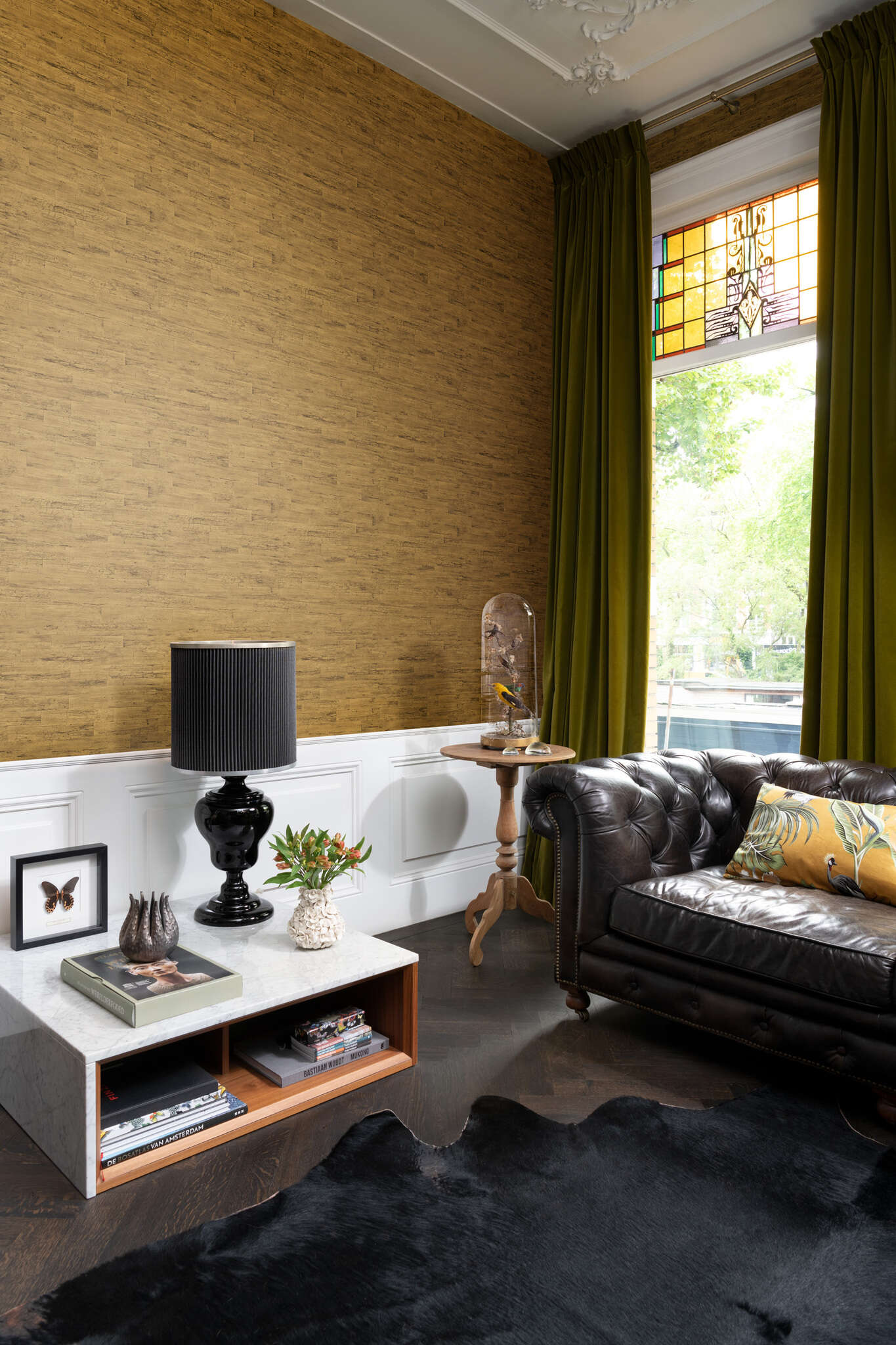 10-537079 Raumbilder 1 Room with Wallpaper with wooden beams and a fine texture