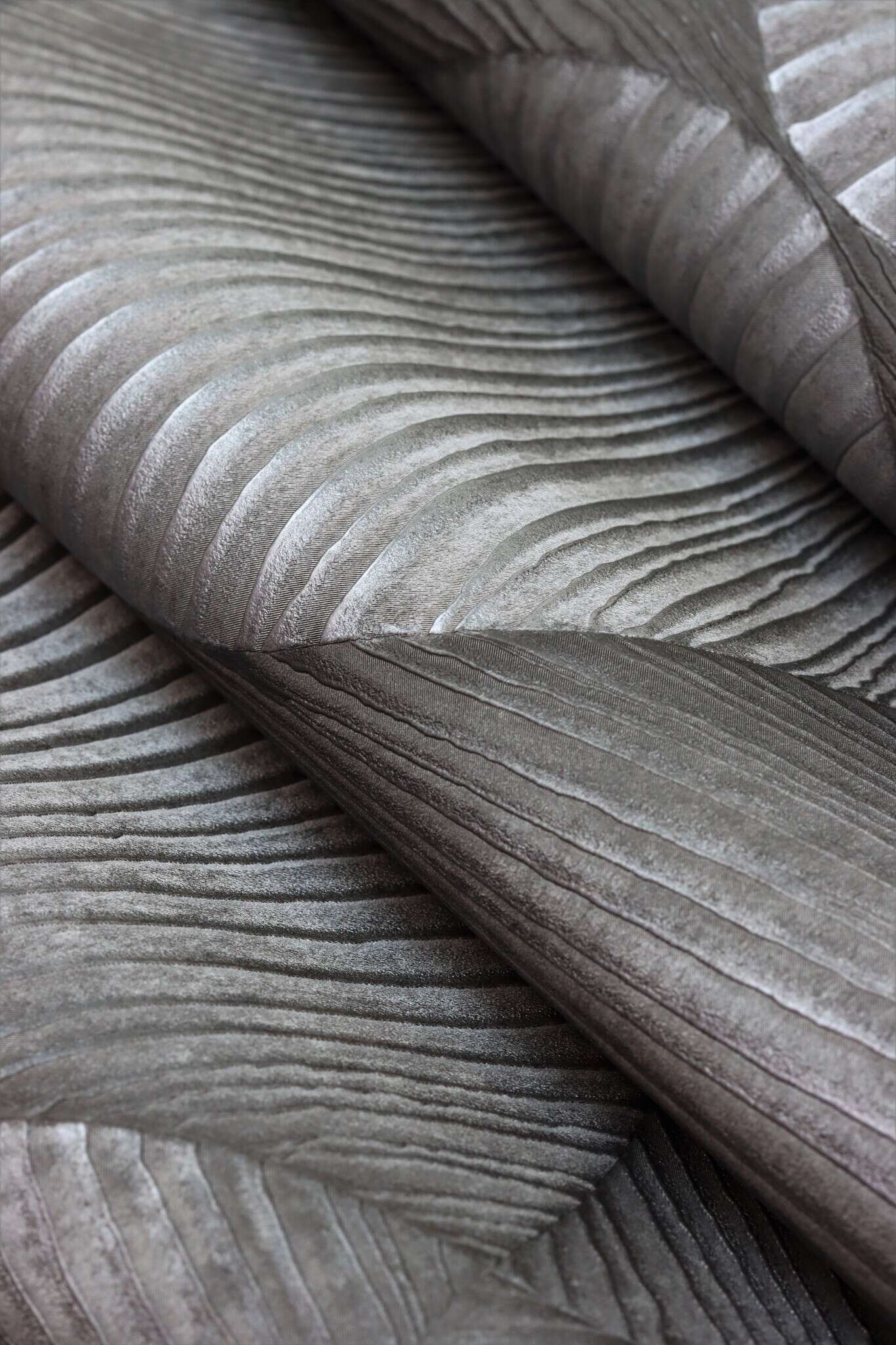 10-608250 Detailaufnahmen 11 Detailed image of Graphic wallpaper with shells and grooved texture