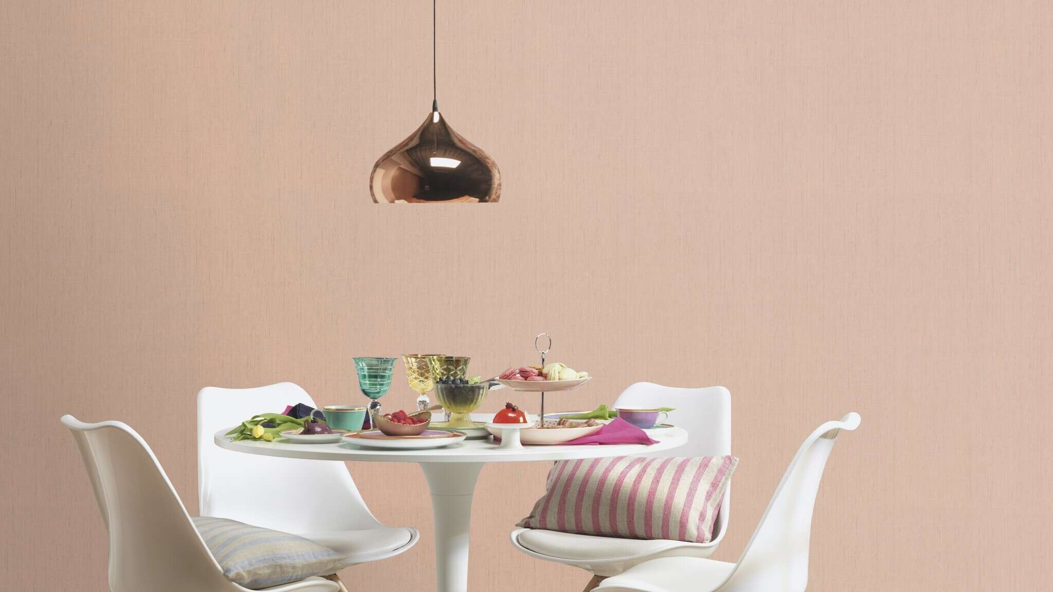 10-746075 Raumbilder 2 Room with Single-colour wallpaper with a textile texture