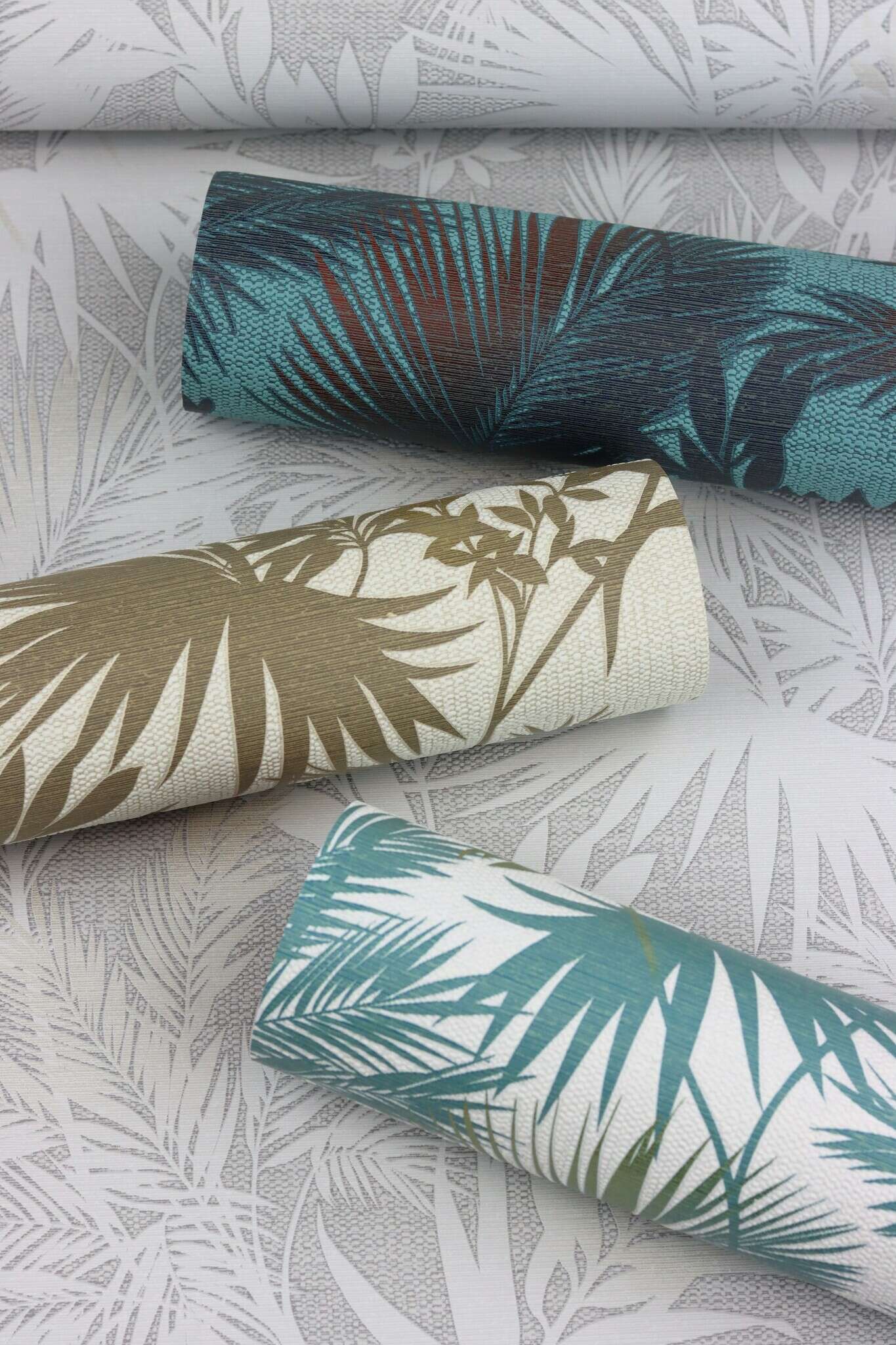 10-704143 Detailaufnahmen 7 Palm leaves non-woven wallpaper in turquoise 704143