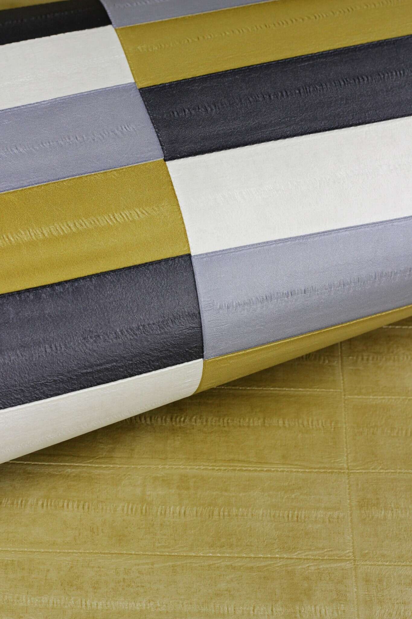 10-418729 Detailaufnahmen 4 Leather-look non-woven wallpaper in yellow-ochre Selection 418729