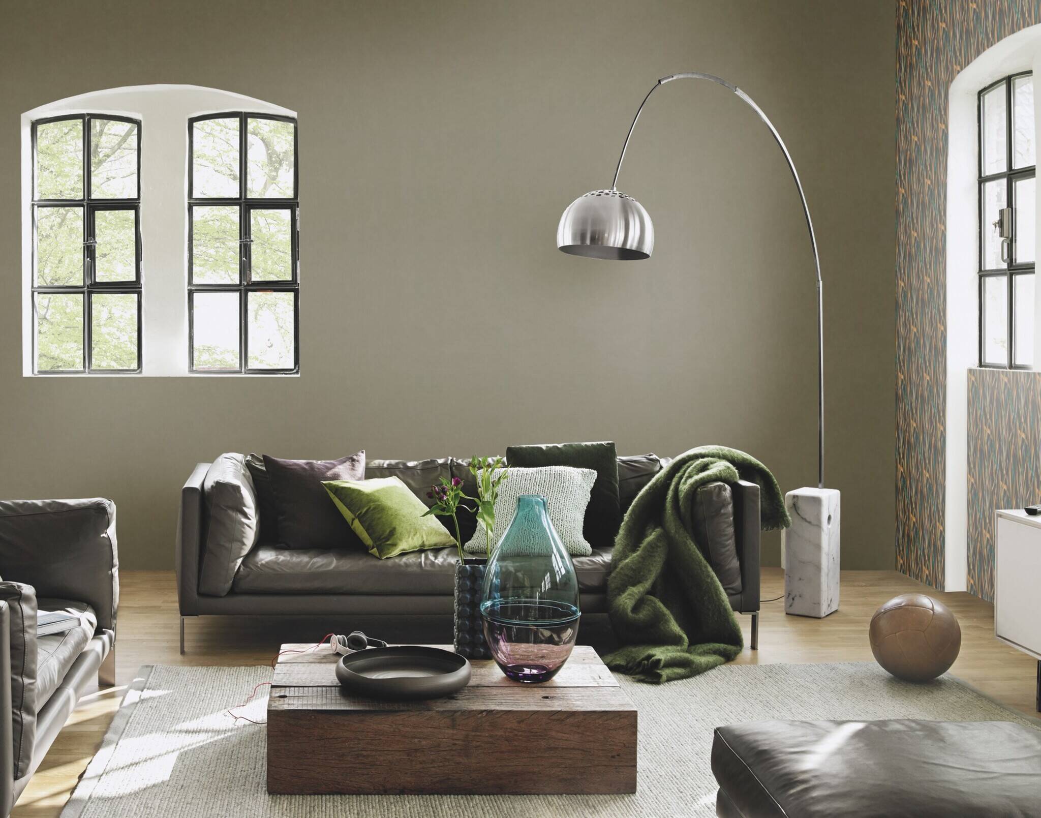 10-330250 Raumsituationen 3 Room with Black background with grasses in orange, green and petrol – a modern eye-catcher with jungle flair.