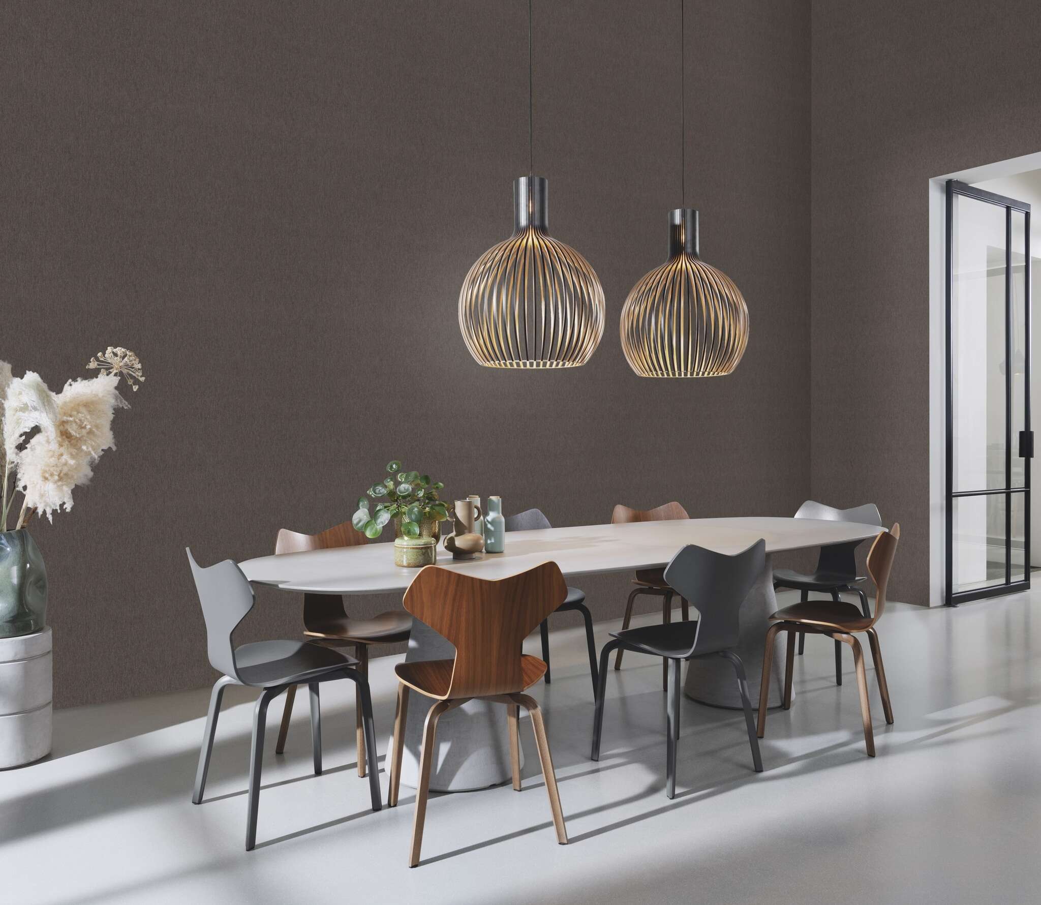 Raum mit Einfarbige Tapete mit Fadenstruktur