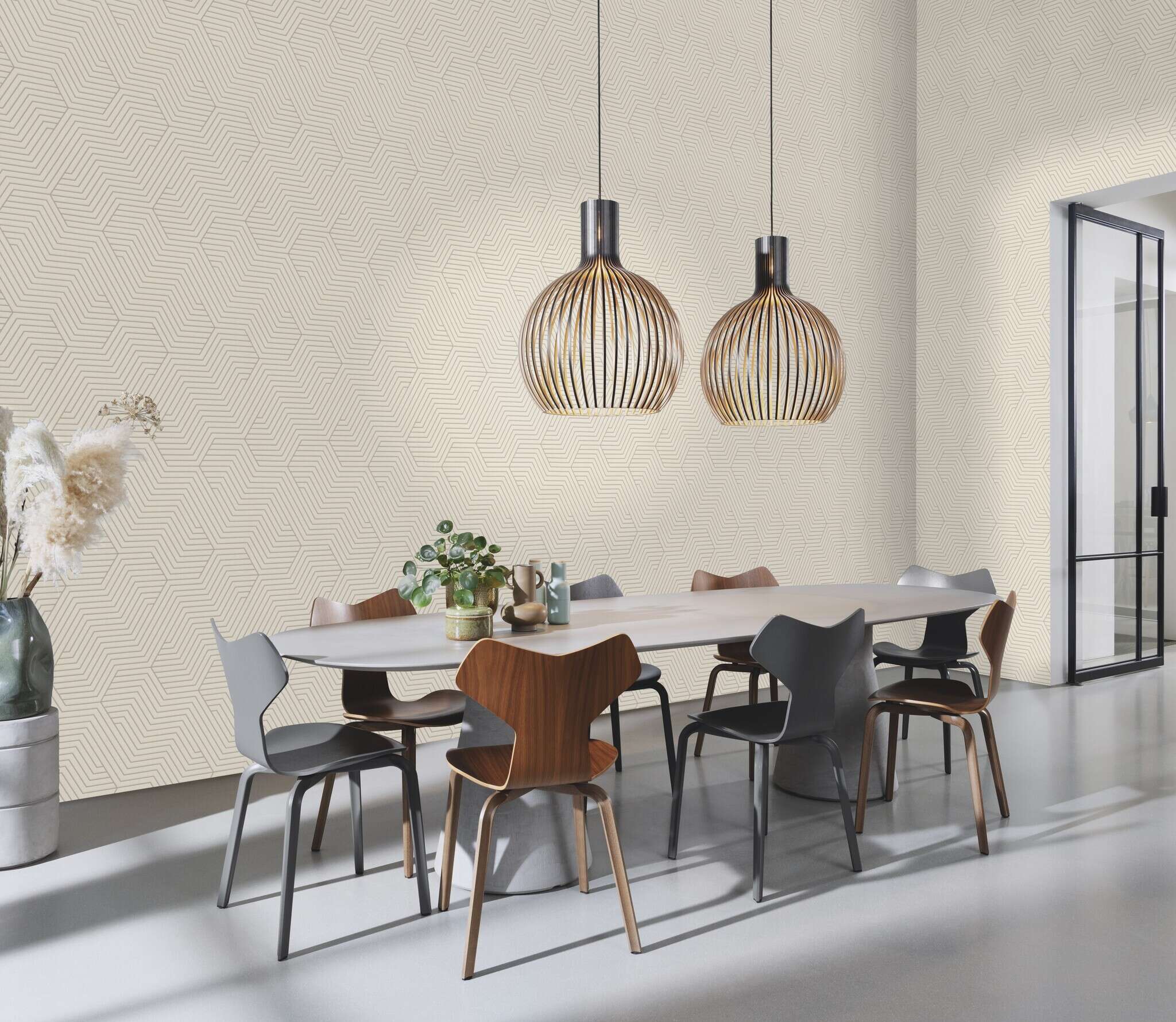 10-312515 Raumsituationen 1 Room with Non-woven wallpaper with cream background and fine hexagonal line pattern in light brown