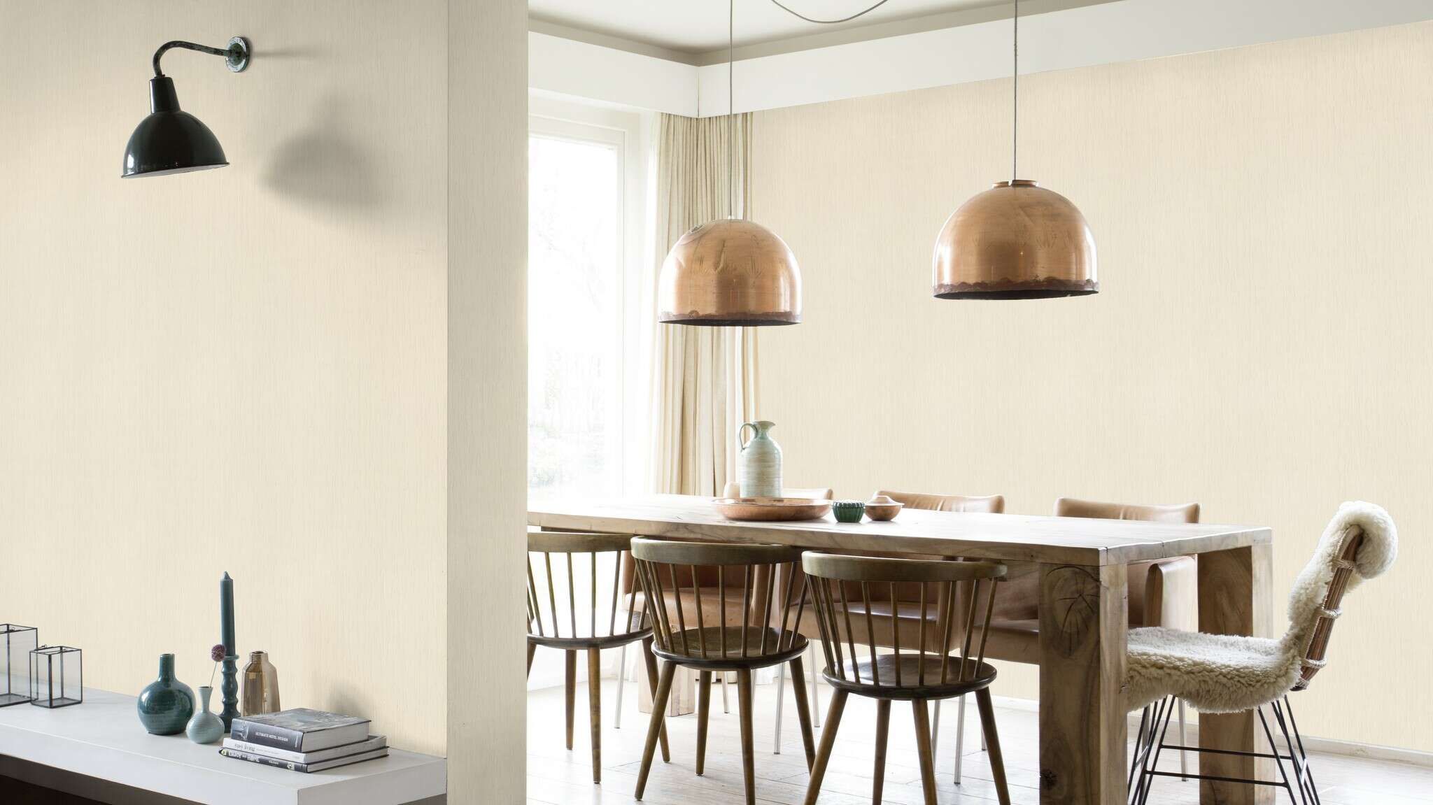 10-539257 Raumsituationen 1 Room with Single-colour wallpaper with a vertical texture and a matt-gloss look