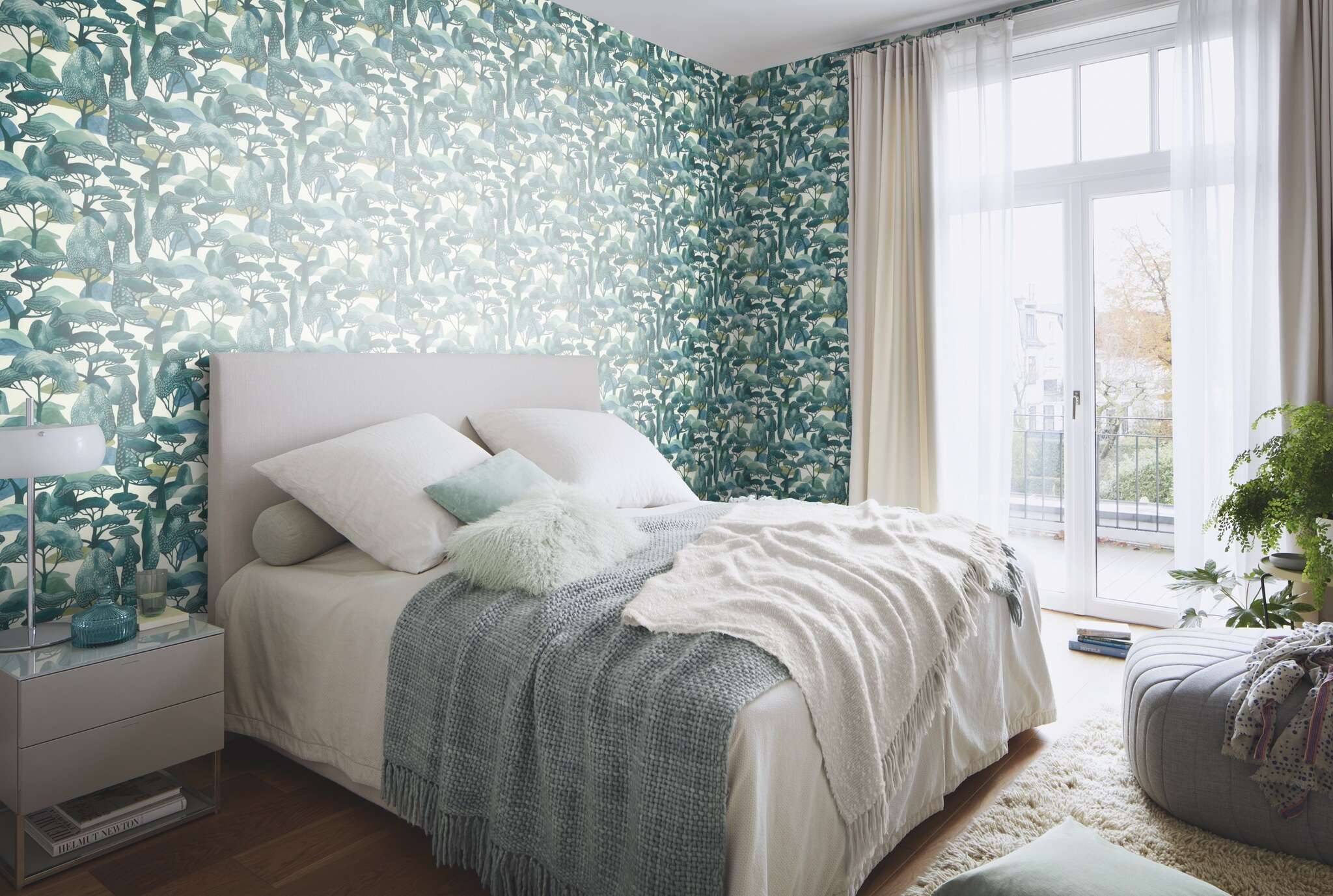 10-581218 Raumsituationen 3 Room with Wallpaper with stylised tree landscape and light texture