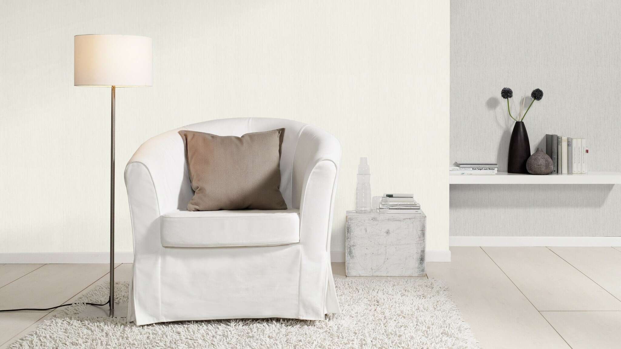 10-536119 Raumsituationen 2 Room with Wallpaper with a vertical texture, fine grooves and a glossy effect