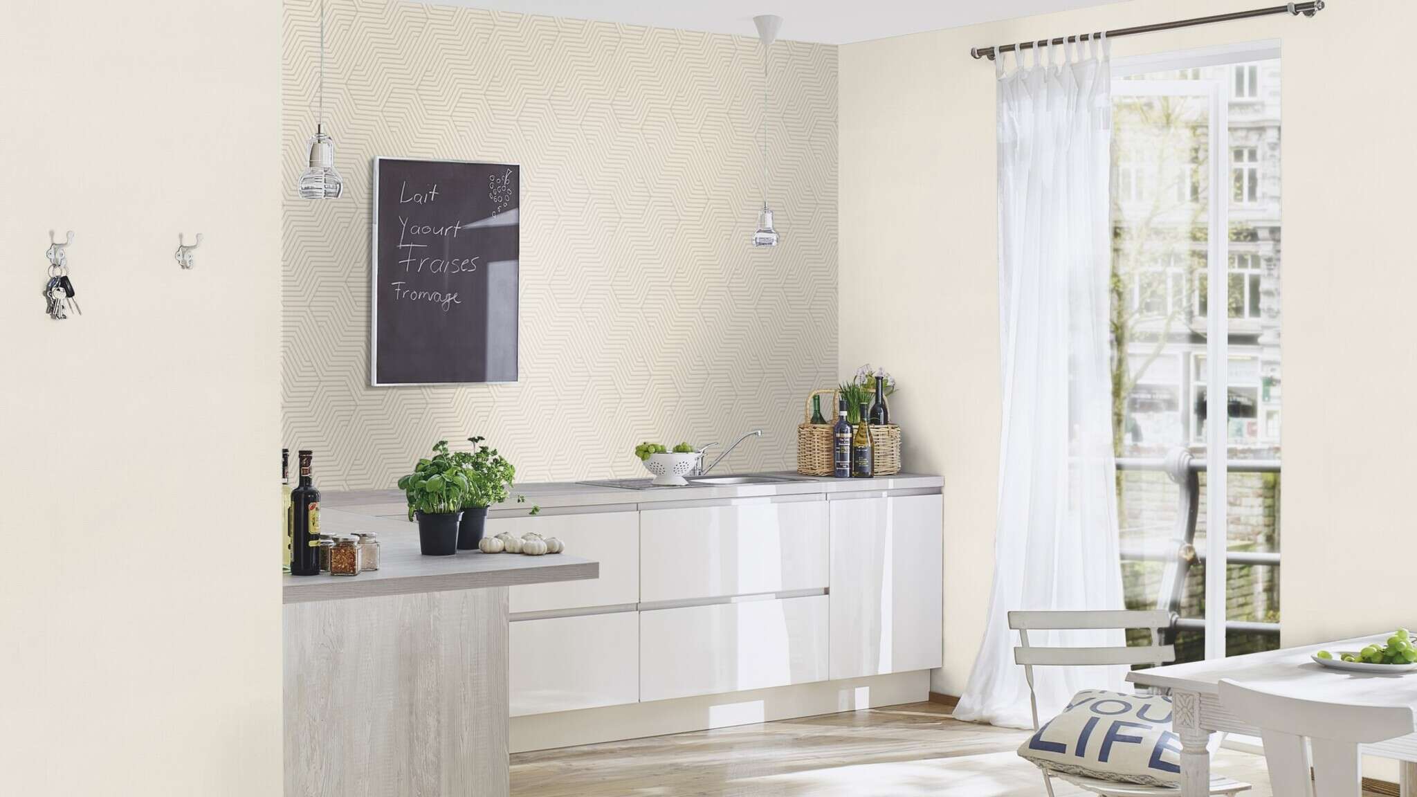 10-312515 Raumsituationen 3 Room with Non-woven wallpaper with cream background and fine hexagonal line pattern in light brown
