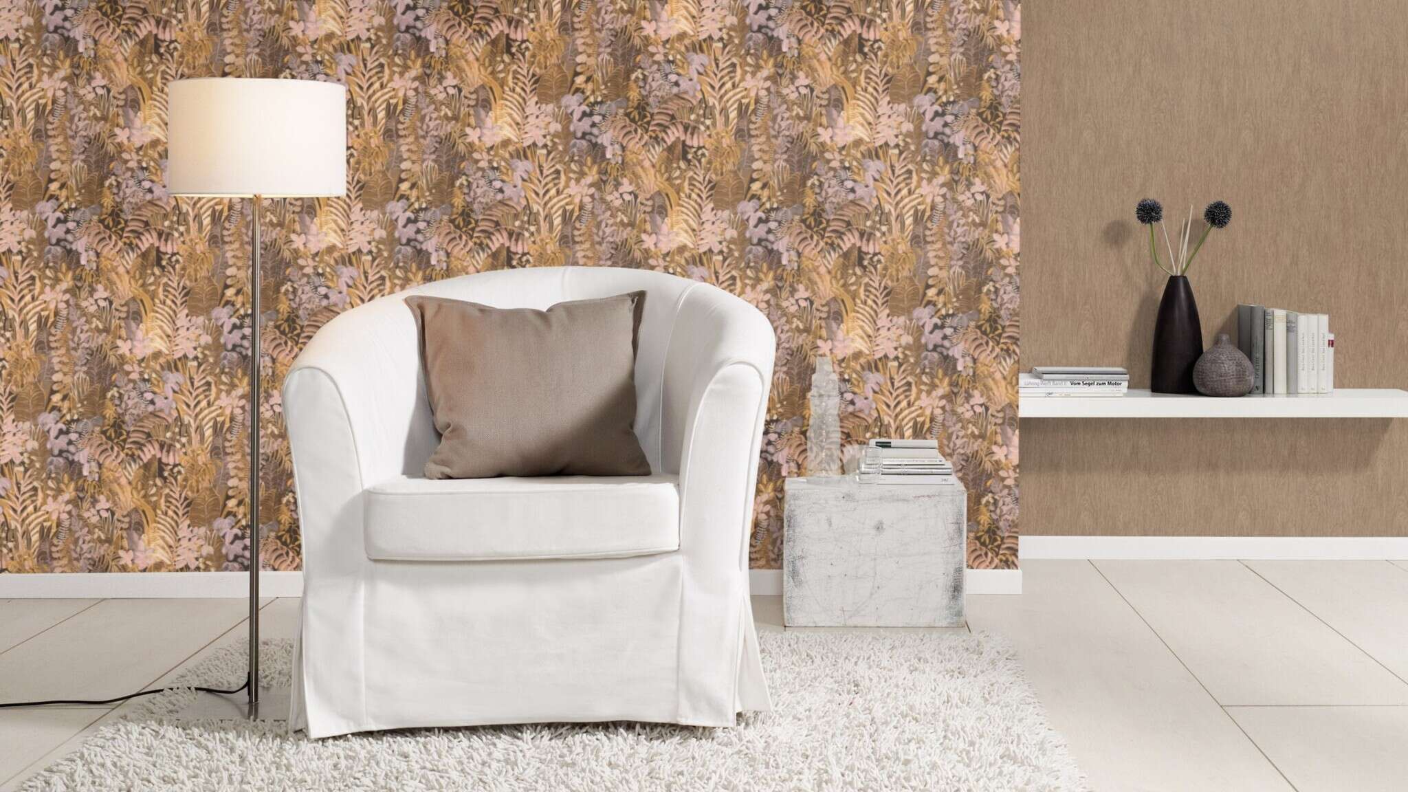 10-600650 Raumsituationen 3 Room with Tropical wallpaper with hand-painted leaves