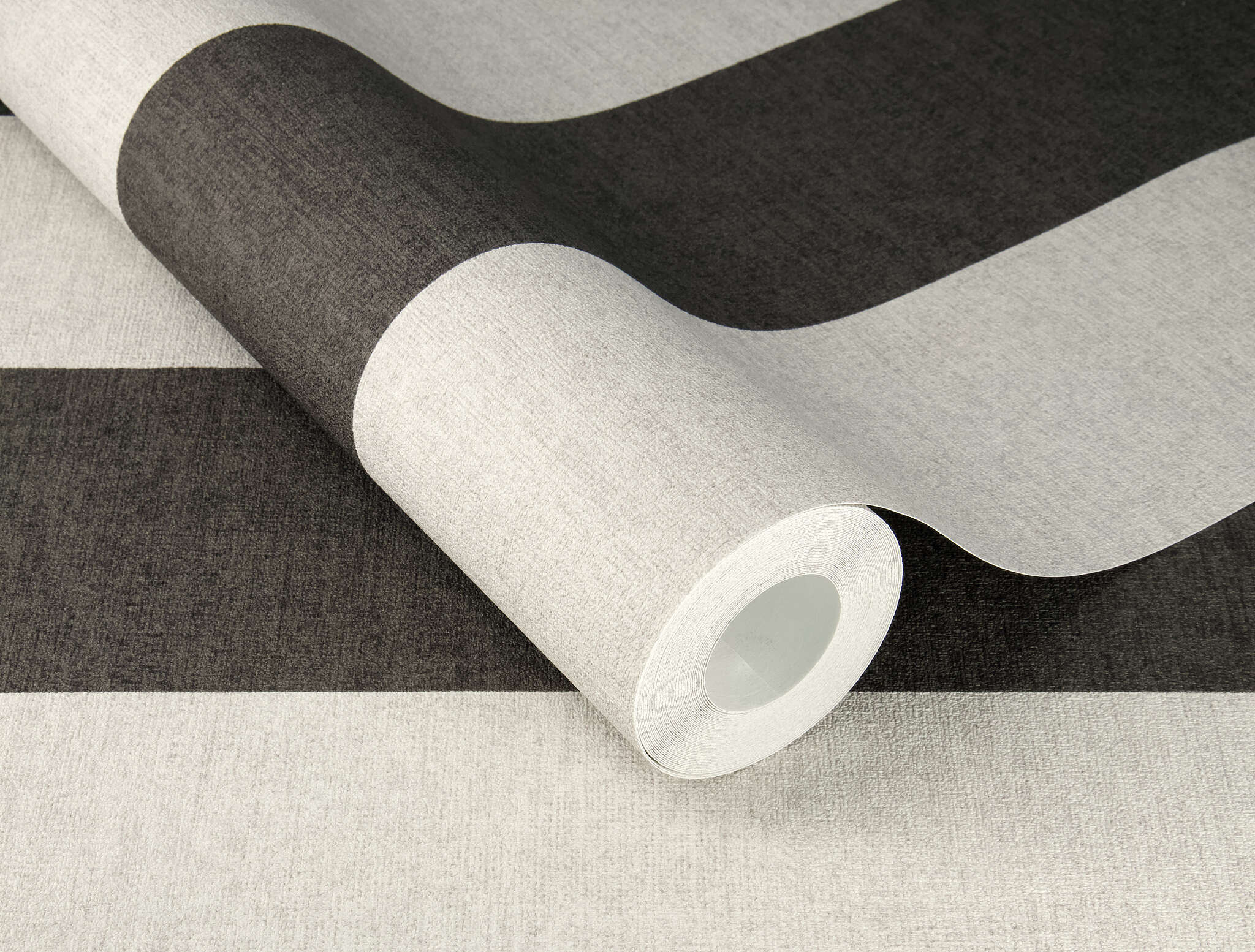 10-600766 Detailaufnahmen 1 Detailed image of Wallpaper with block stripes and textile texture