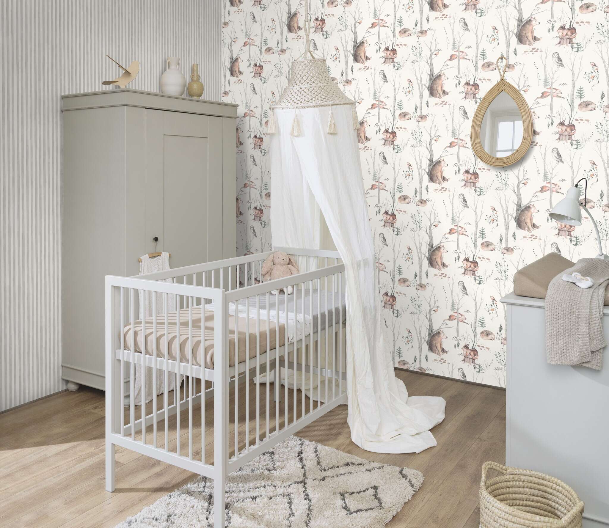 10-252767 Raumsituationen 3 Room with Subtle striped wallpaper in grey and white for classic interior design