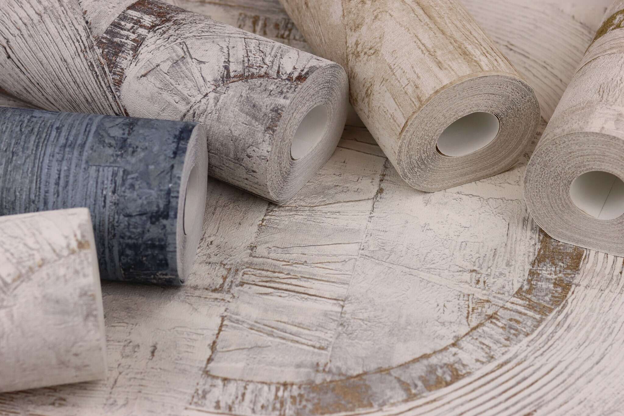 10-554779 Detailaufnahmen 3 Detailed image of Graphic wallpaper with abstract shapes and embossed texture