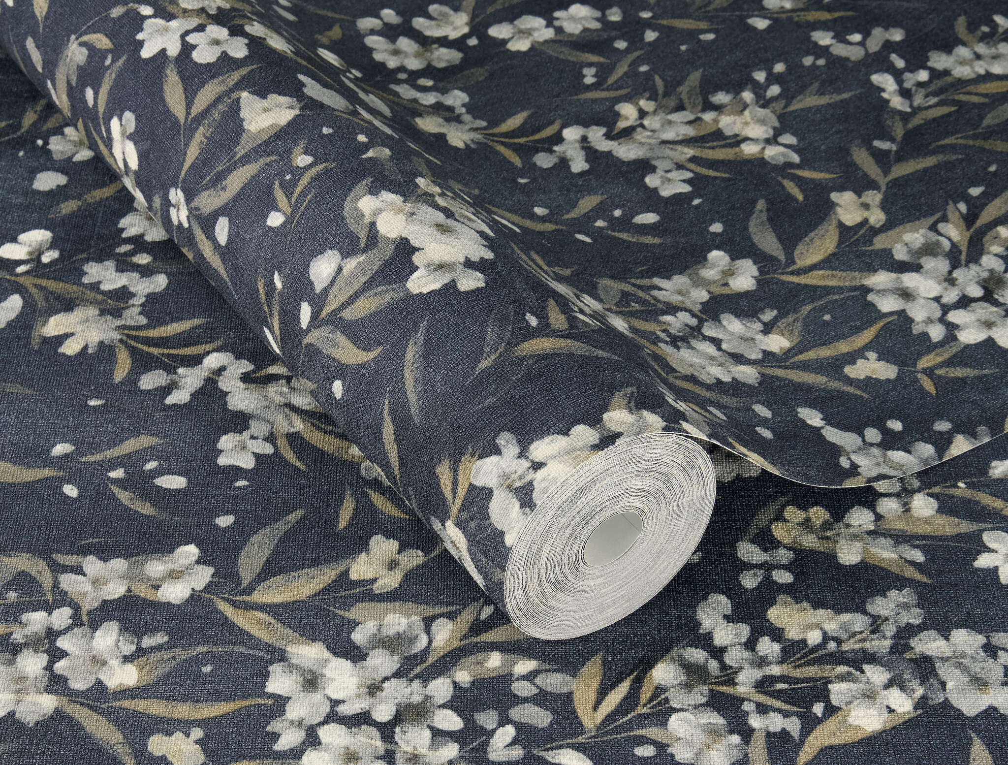 10-435238 Detailaufnahmen 1 Cherry blossom wallpaper in blue - Noble Zen Sakura 435238