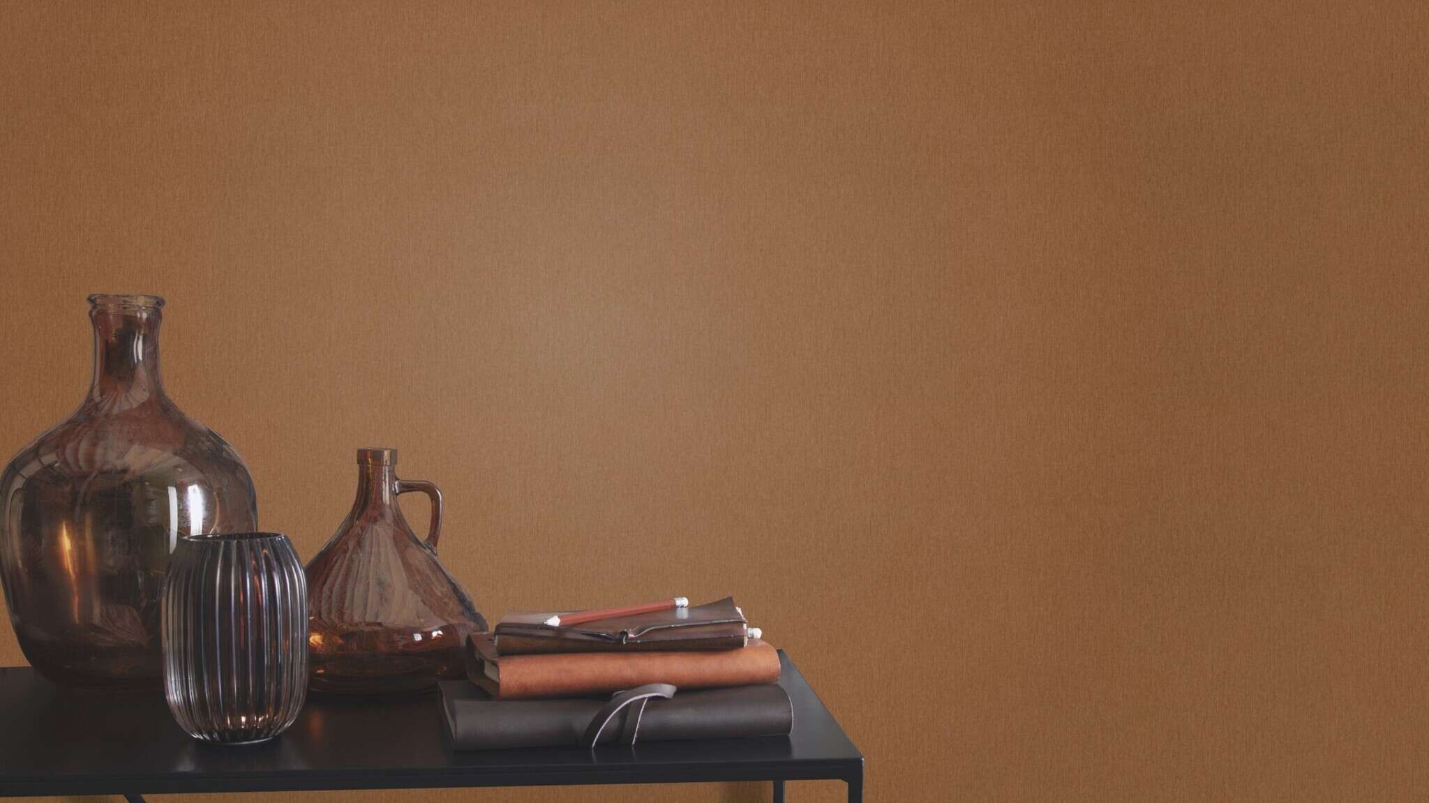 10-720181 Raumsituationen 1 Raum mit Einfarbige Tapete mit Fadenstruktur