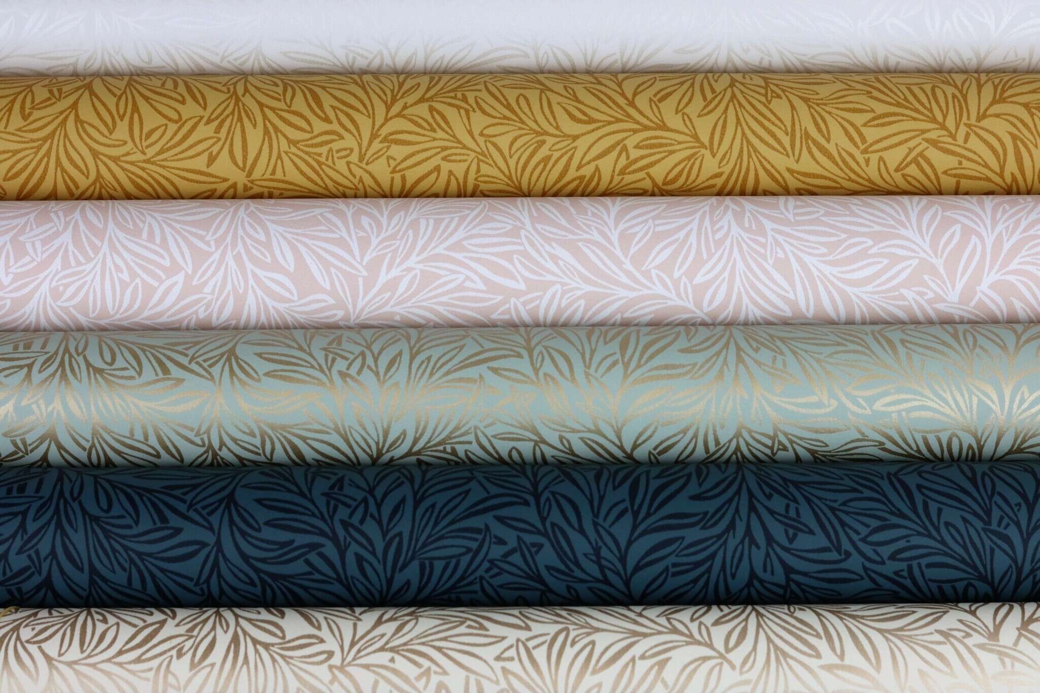 10-552300 Detailaufnahmen 2 Twigs non-woven wallpaper in blue-dark blue Selection 552300