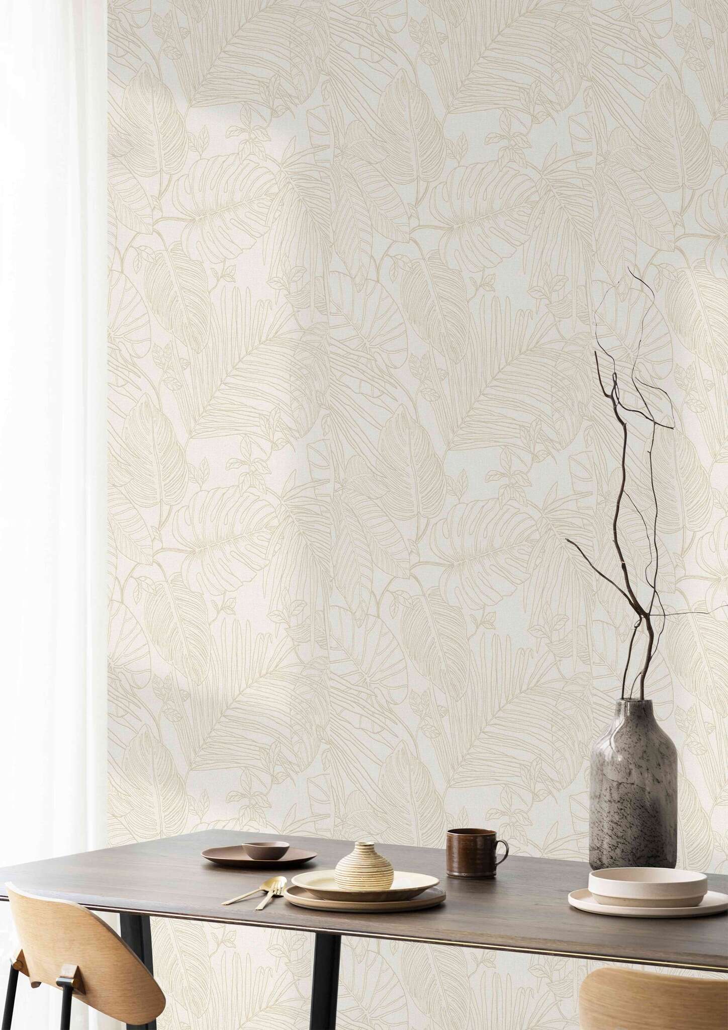 10-690804 Raumsituationen 5 Une chambre avec Feuilles et plantes exotiques esquissées en beige clair sur fond blanc crème avec une texture granuleuse
