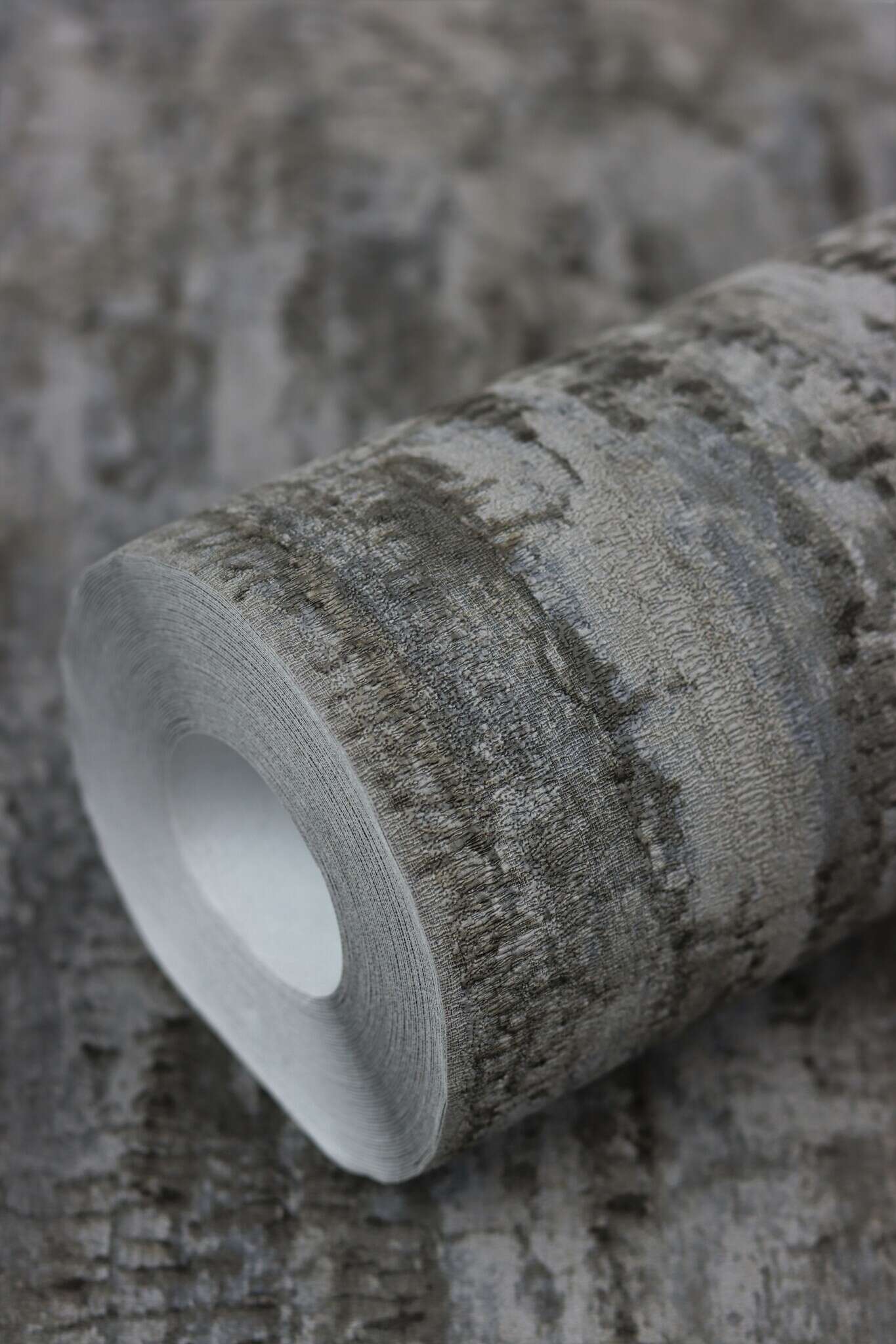 10-554076 Detailaufnahmen 13 Detailed image of Wallpaper with a grain that looks like tree bark