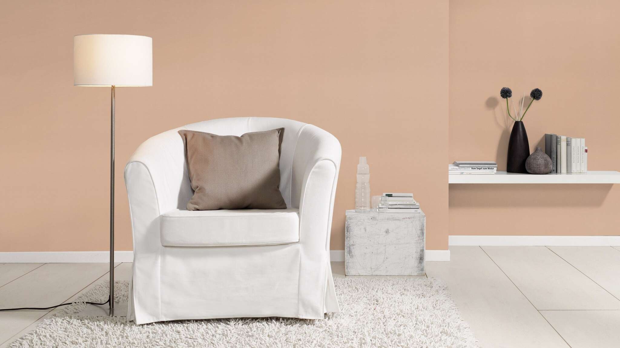 Une chambre avec Papier peint uni avec une texture textile