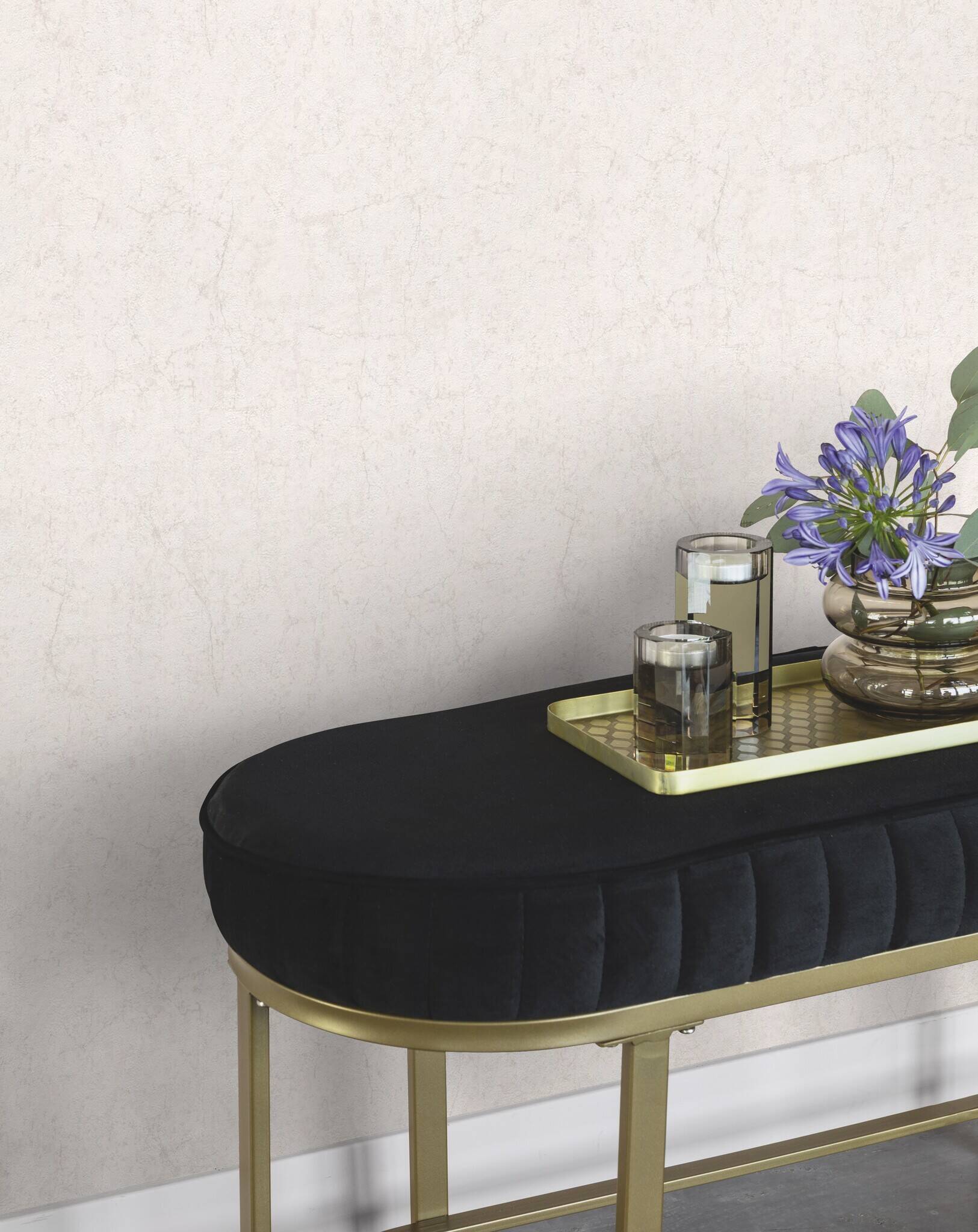10-285659 Raumsituationen 5 Room with Wallpaper with a subtle texture and fine grain in warm cream white – ideal as a base design