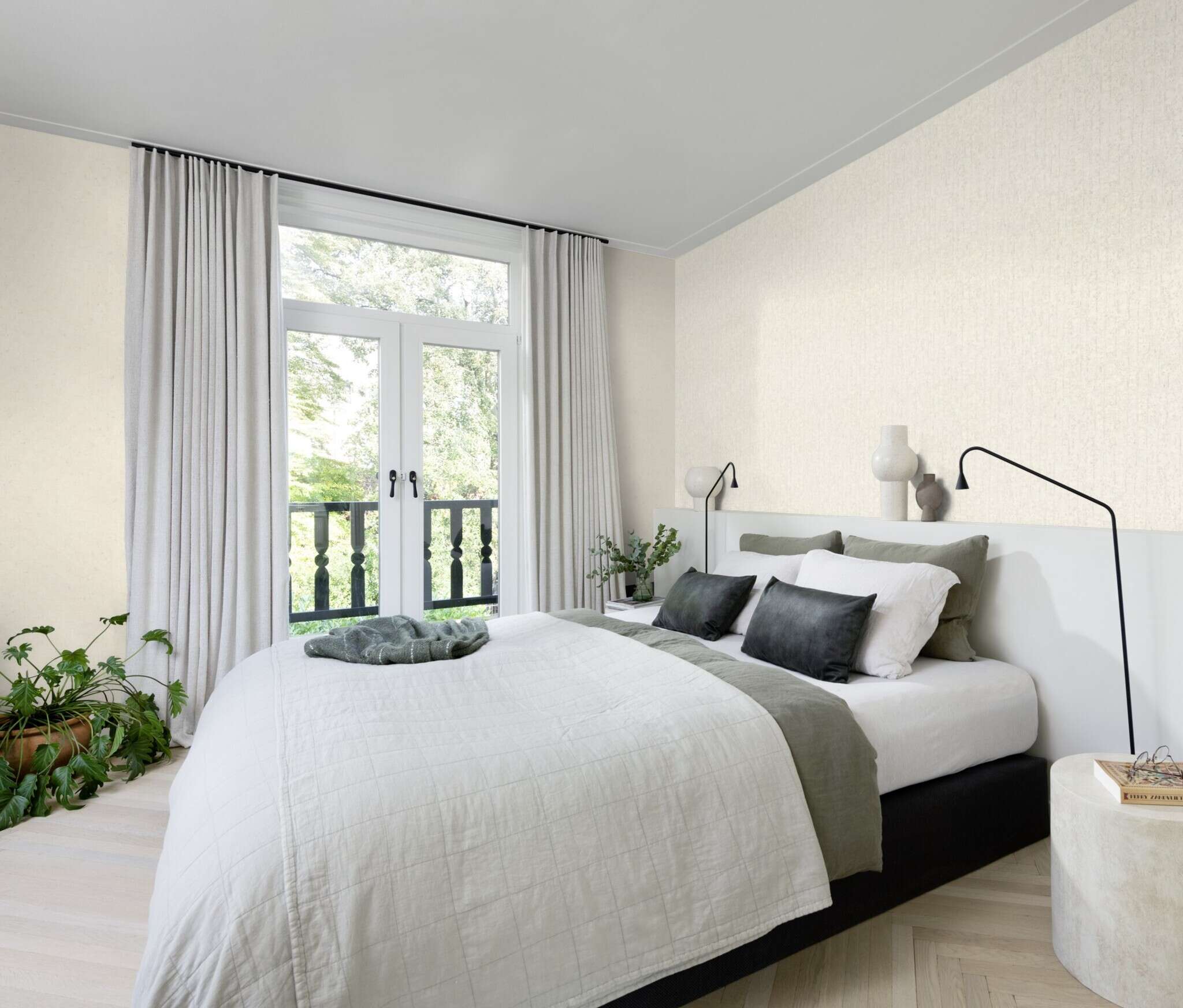 10-520828 Raumsituationen 9 Room with Single-colour wallpaper with concrete look