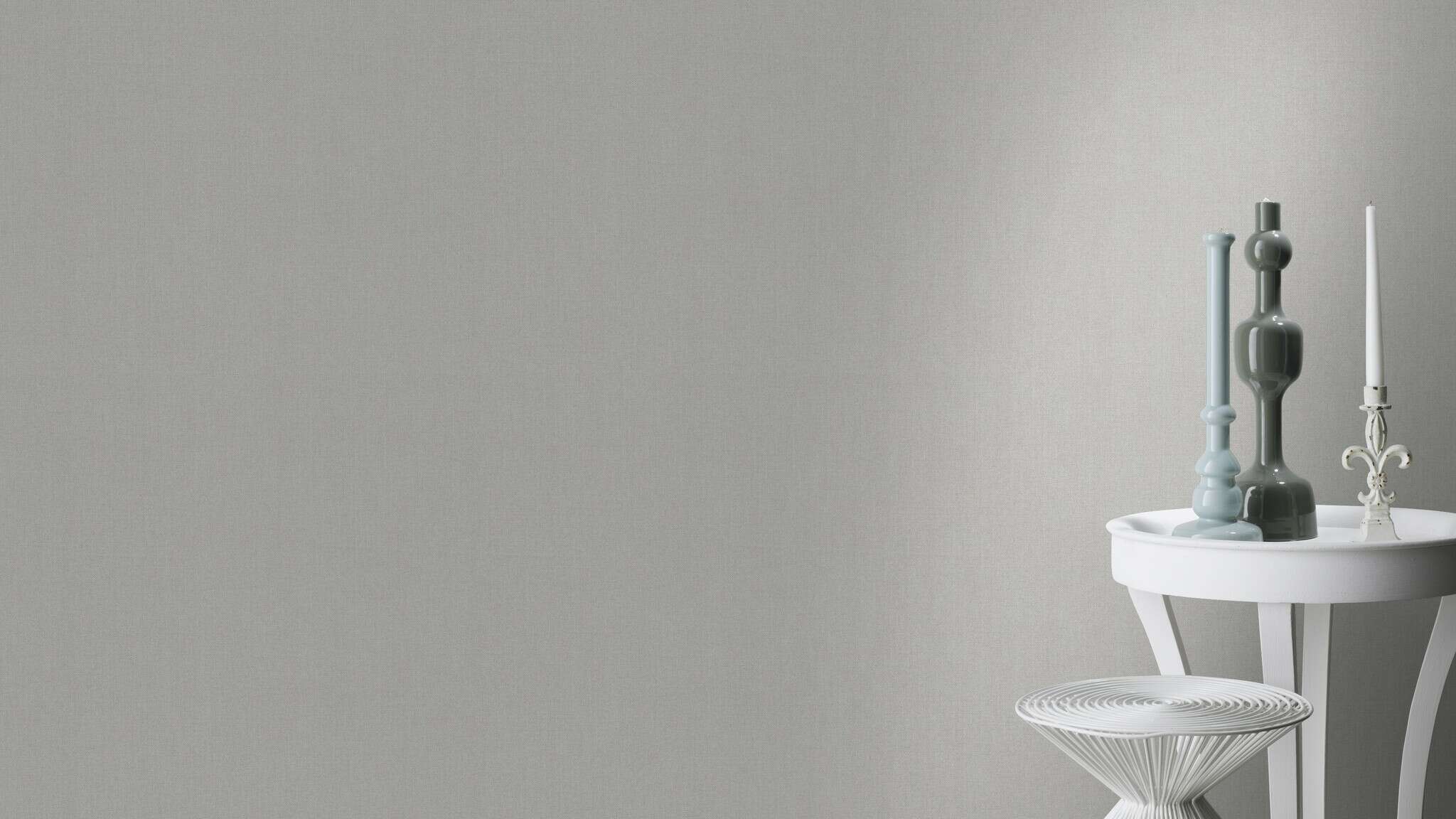 10-633733 Raumsituationen 1 Room with Single-colour wallpaper with a grainy textile texture