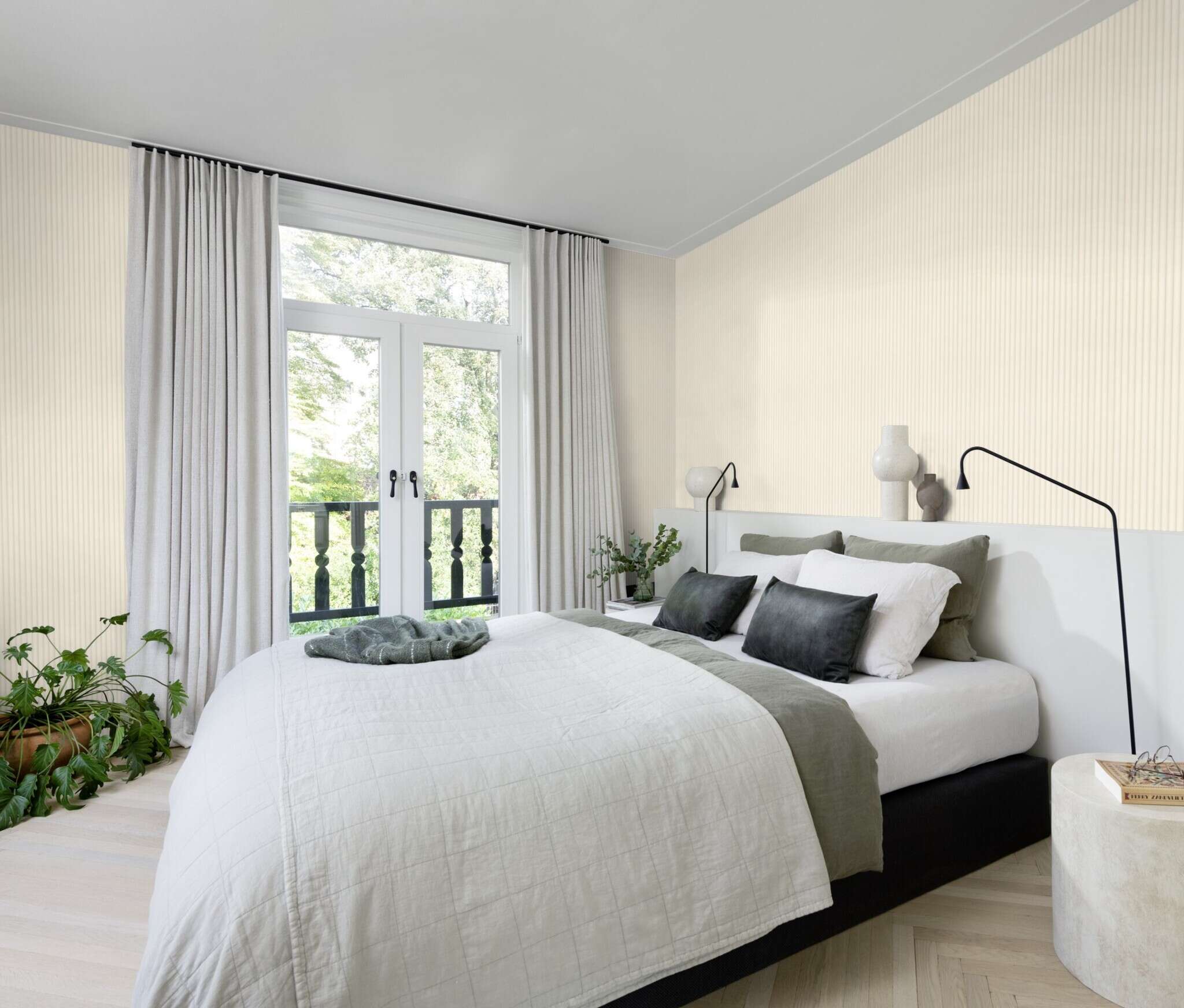 10-600803 Raumsituationen 2 Room with Wallpaper with wood panels and a fine vertical texture