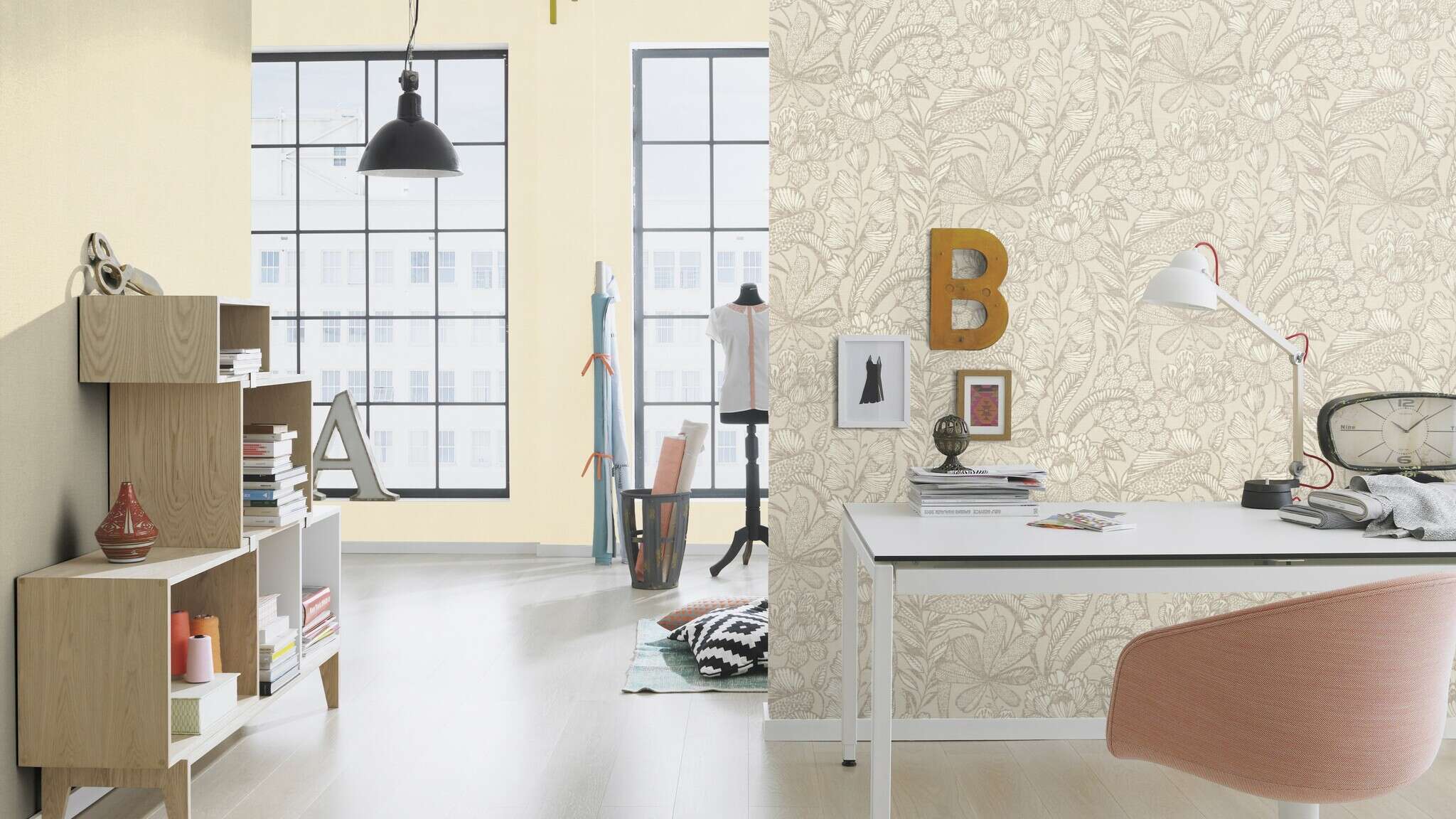 10-555349 Raumsituationen 2 Une chambre avec Papier peint botanique avec de grandes plantes et des feuilles