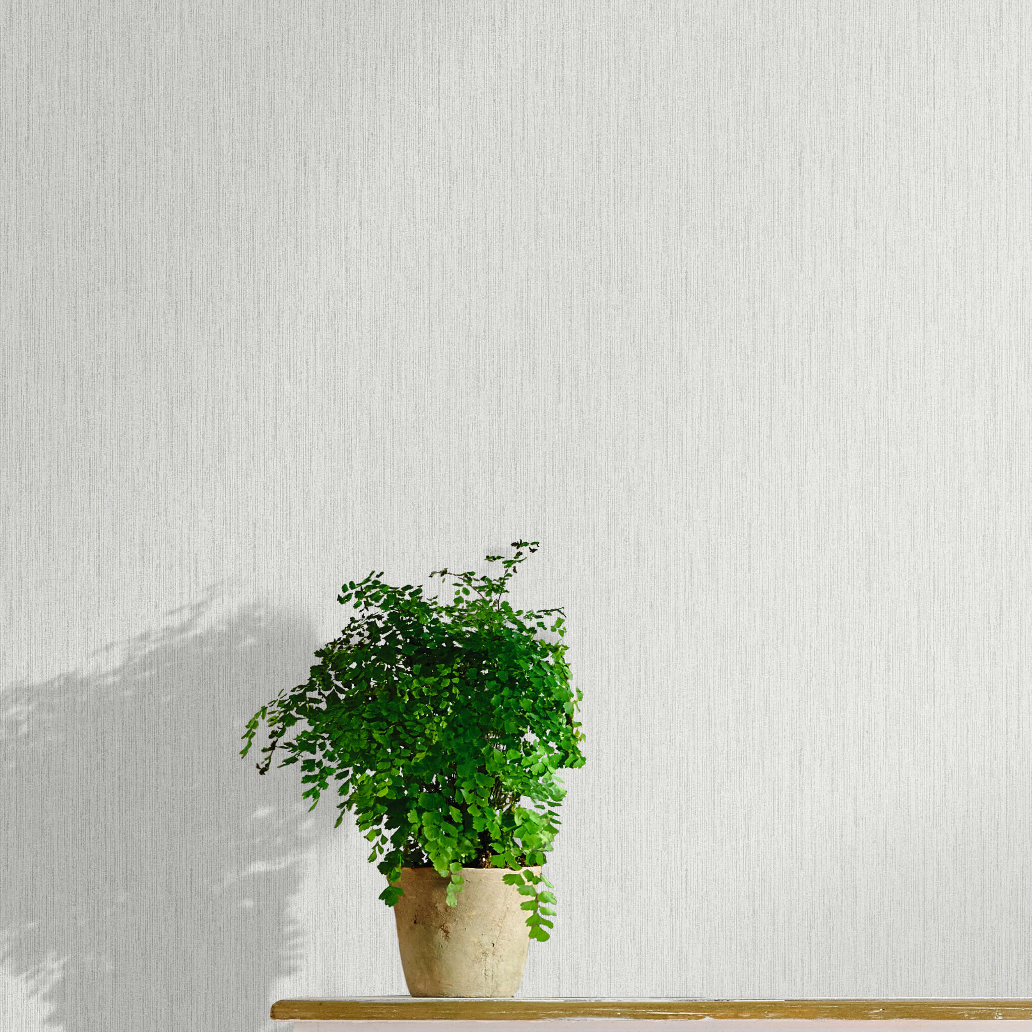 10-536126 Raumsituationen 6 Room with Wallpaper with a vertical texture, fine grooves and a glossy effect