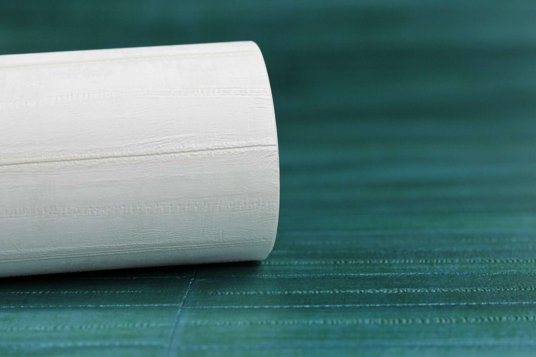 10-418408 Detailaufnahmen 23 Leather-look non-woven wallpaper in green-petrol green Selection 418408