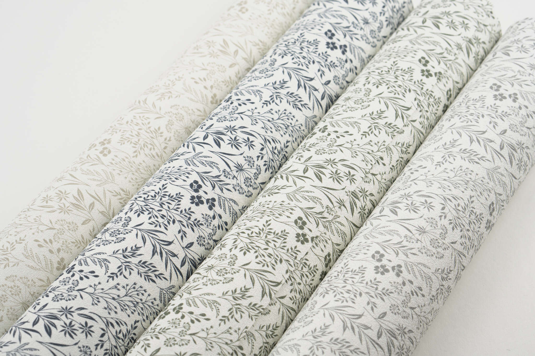 10-709360 Detailaufnahmen 4 Non-woven wallpaper in blue-light cream Farmhouse 709360