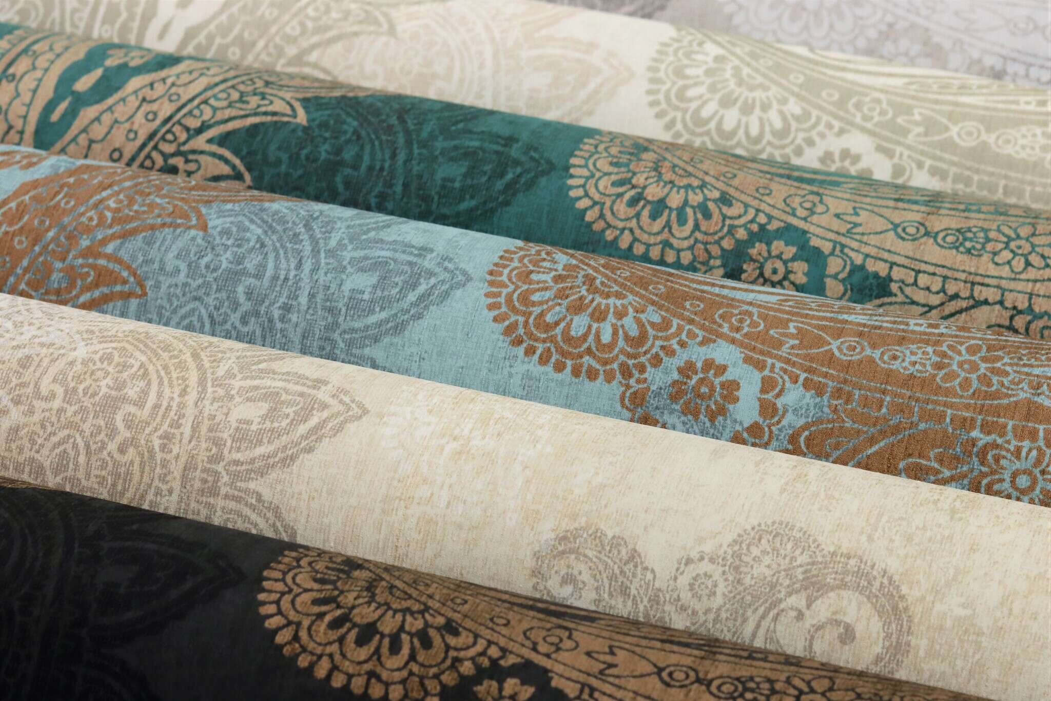 10-746464 Detailaufnahmen 4 Detailed image of Oriental wallpaper with paisley-style ornaments
