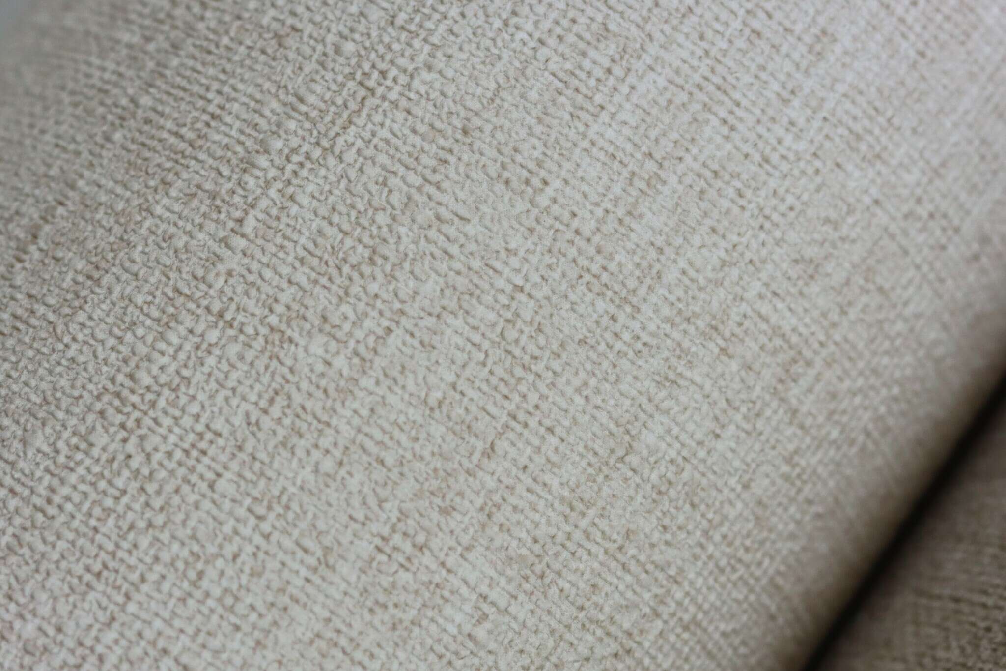 10-448610 Detailaufnahmen 1 Detailbild von Dezente hellgraue Tapete mit leicht textiler Oberfläche – modern, unaufdringlich und vielseitig kombinierbar.