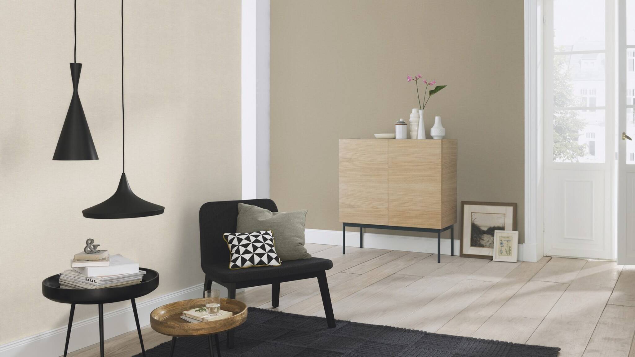 10-449815 Raumsituationen 1 Room with Beige wallpaper with an even texture in a natural shade.