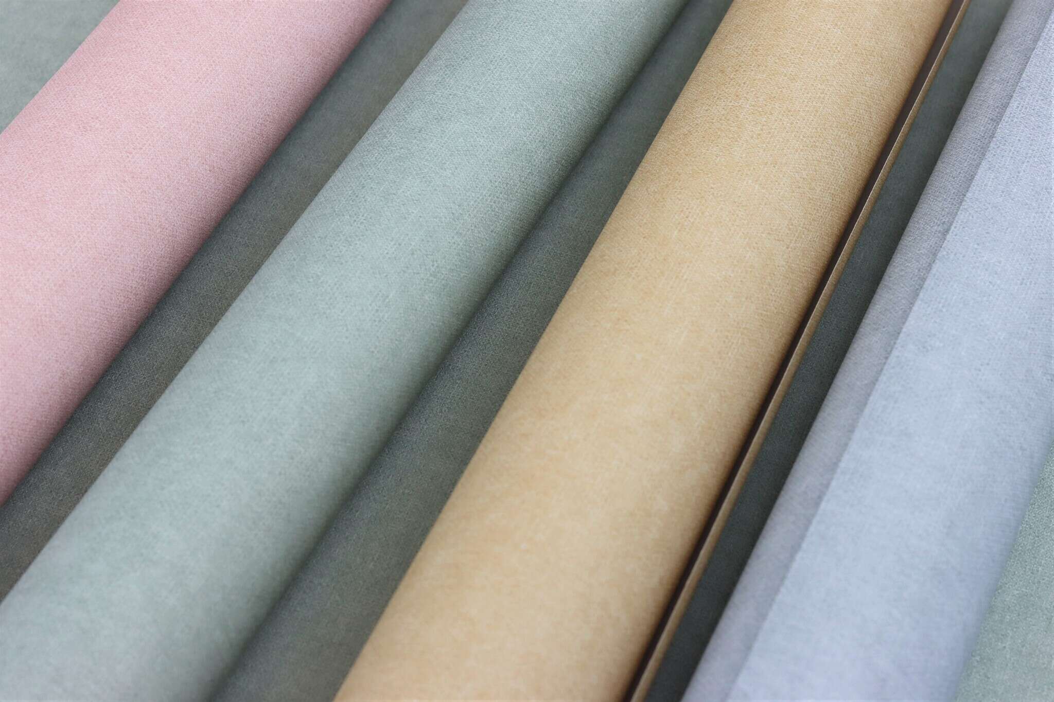10-252835 Detailaufnahmen 10 Detailed image of Greenish matt wallpaper with a smooth texture for a calming room effect