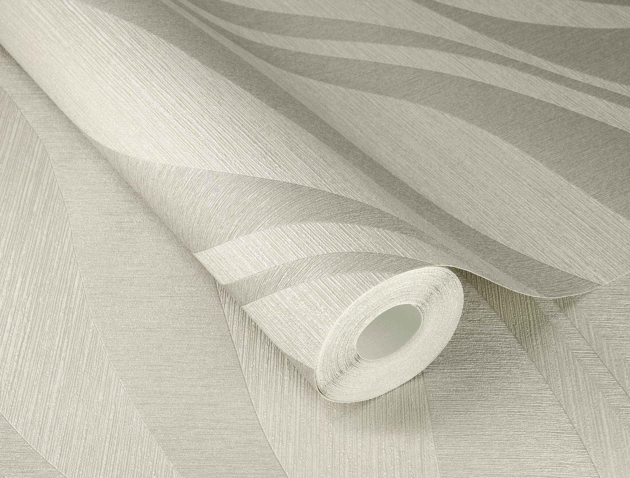 10-608021 Detailaufnahmen 1 Detailed image of Graphic wallpaper with waves and grooved texture