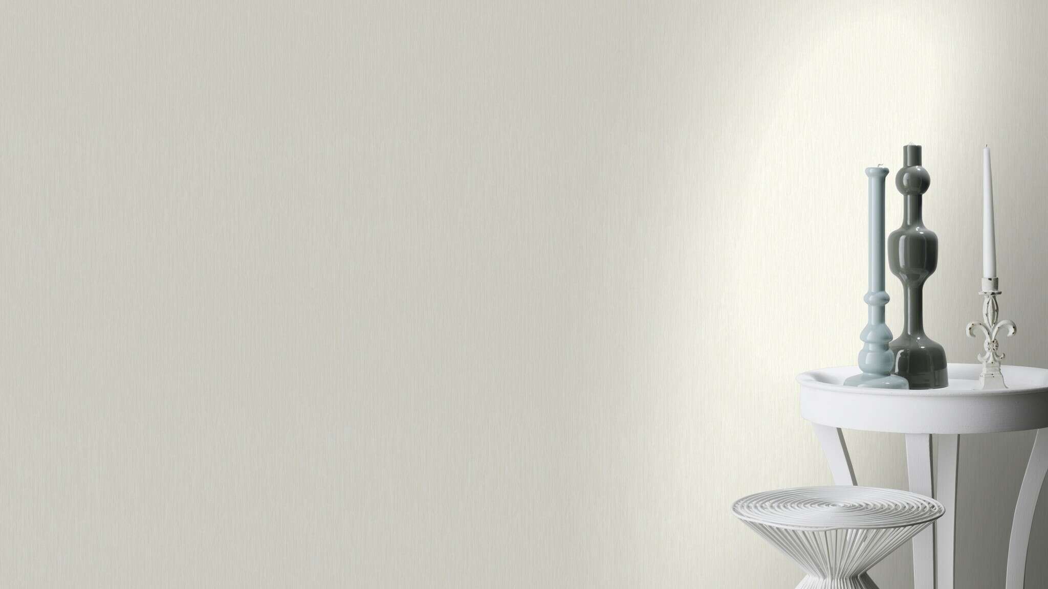 10-532807 Raumsituationen 4 Room with Single-colour wallpaper with a line texture and shimmer effect