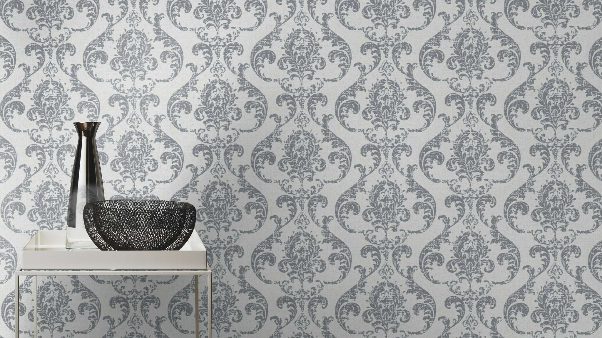 10-315615 Raumsituationen 1 Raum mit Stilvolle Barockoptik in silbergrauem Design auf hellem Hintergrund – elegant und modern.