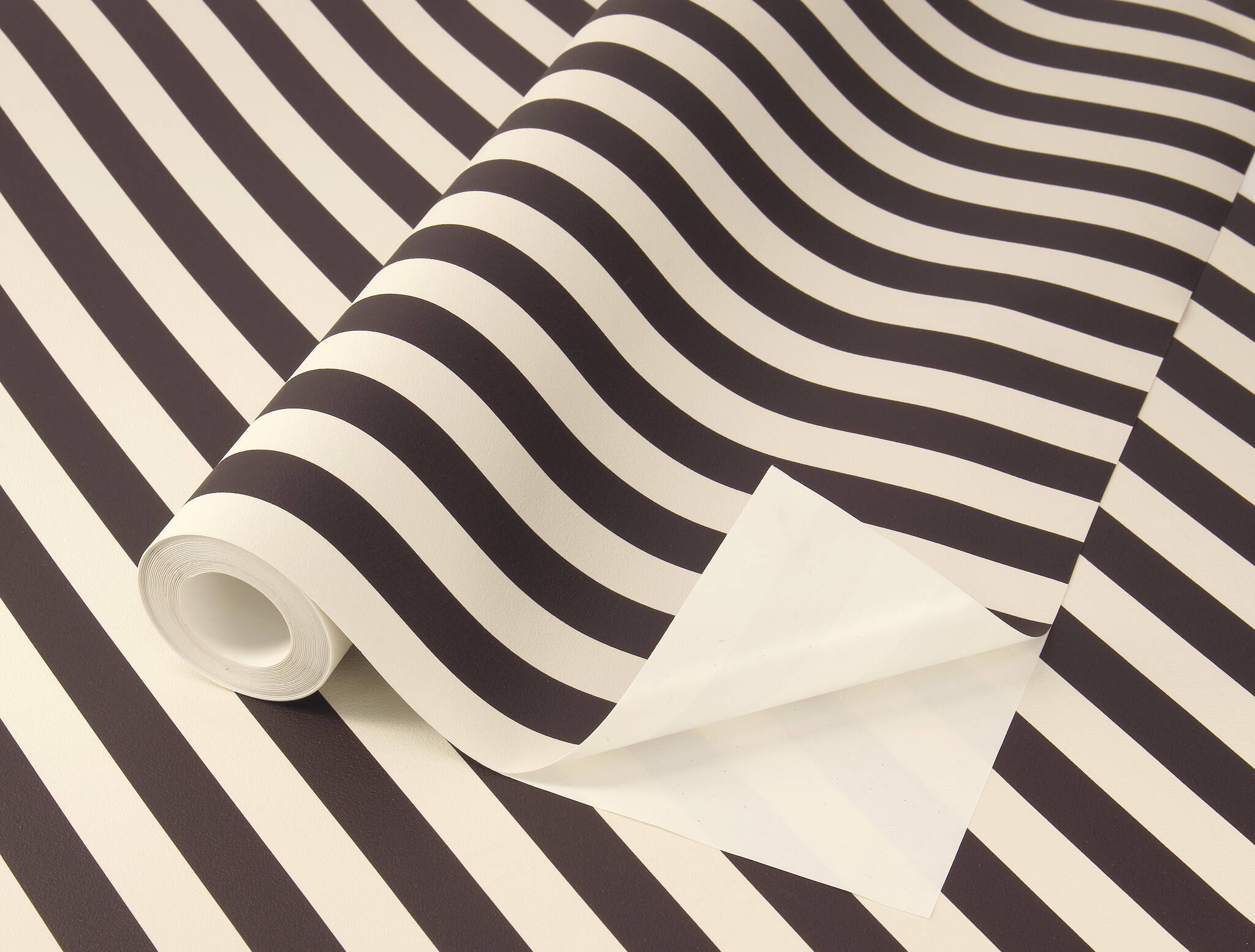 10-372120 Detailaufnahmen 1 Lenny 372120 self-adhesive wallpaper - stripes in black and white