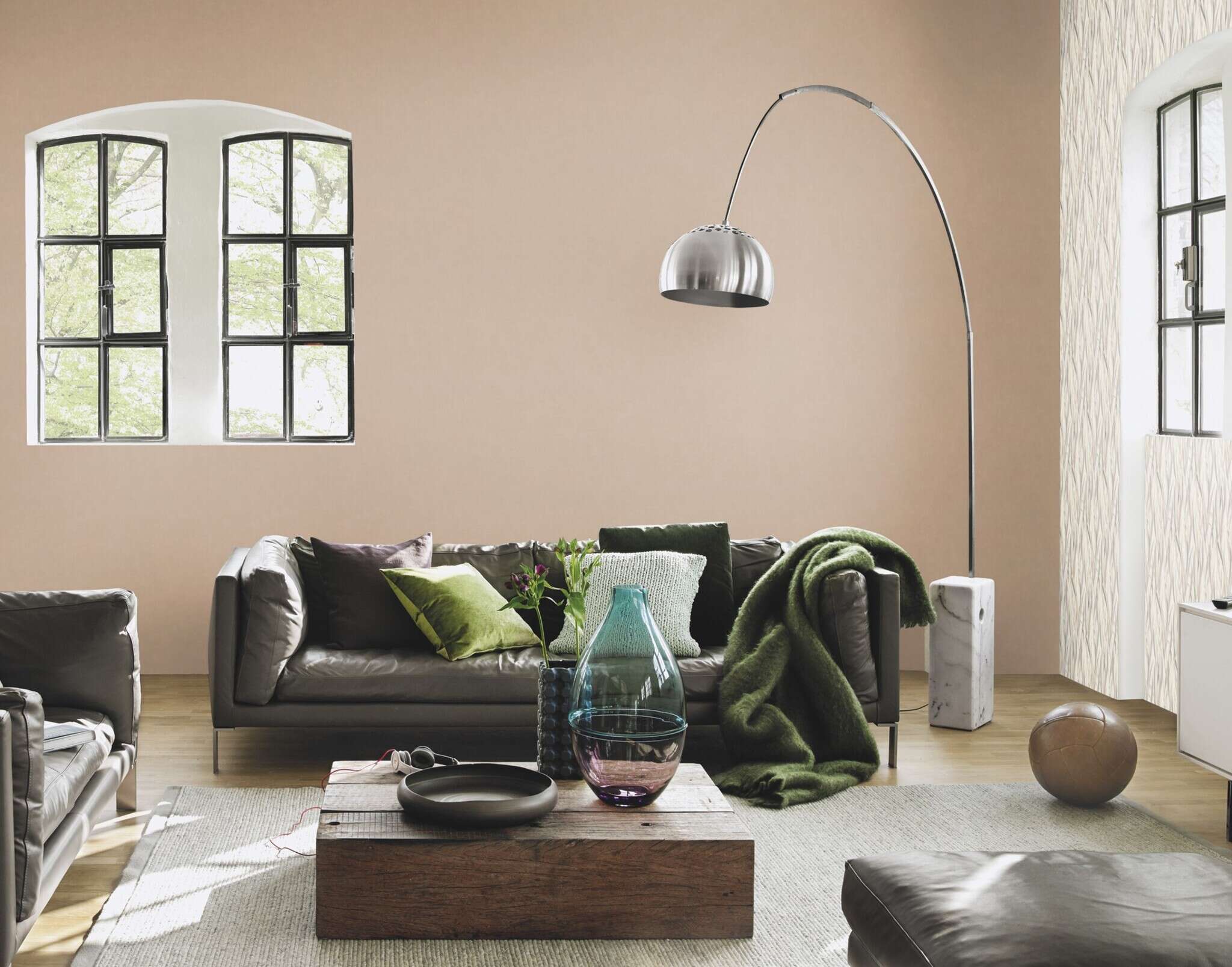 10-330045 Raumsituationen 3 Une chambre avec Teinte brun chaud à l'aspect textile – idéal pour créer une atmosphère chaleureuse au caractère naturel.