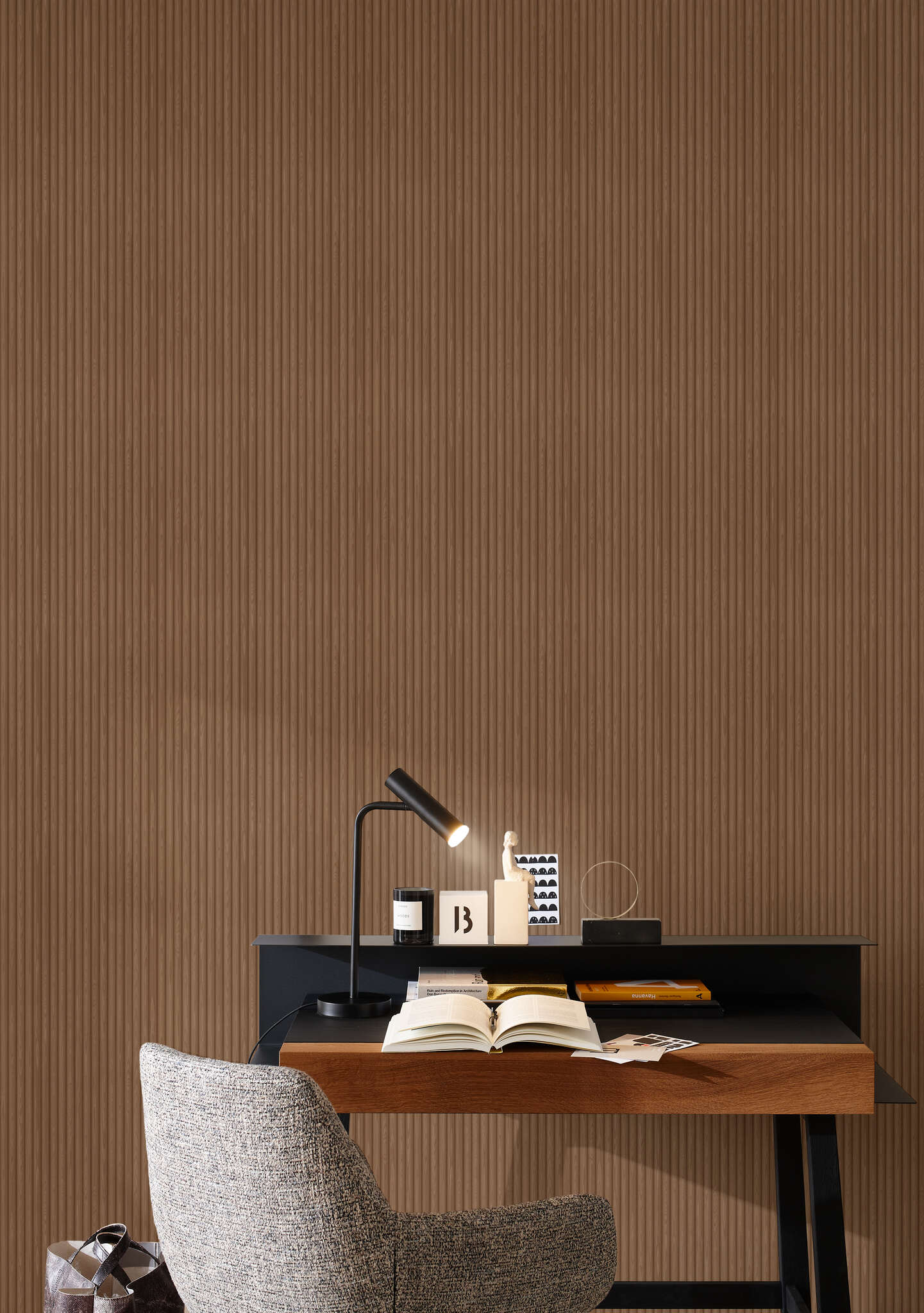 10-600827 Raumbilder 1 Room with Wallpaper with wood panels and a fine vertical texture