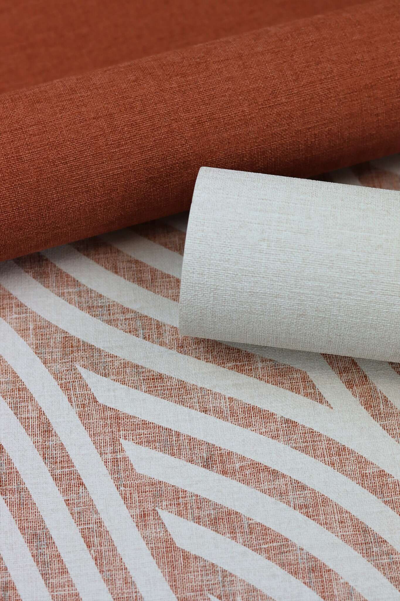 10-704549 Detailaufnahmen 1 Non-woven wallpaper in light red-terra Selection 704549