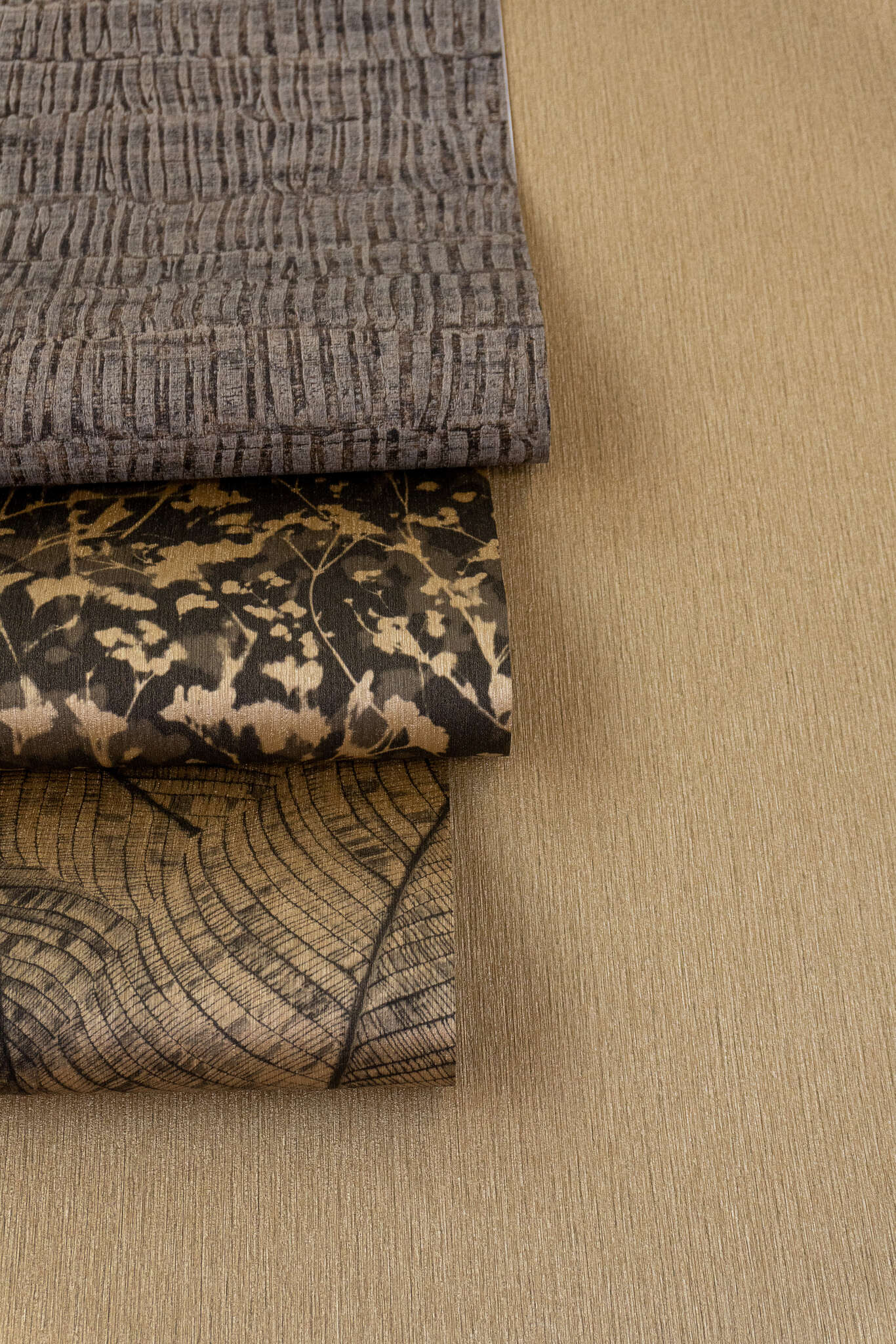 10-720631 Detailaufnahmen 1 Structures non-woven wallpaper in dark brown-copper Amara 720631