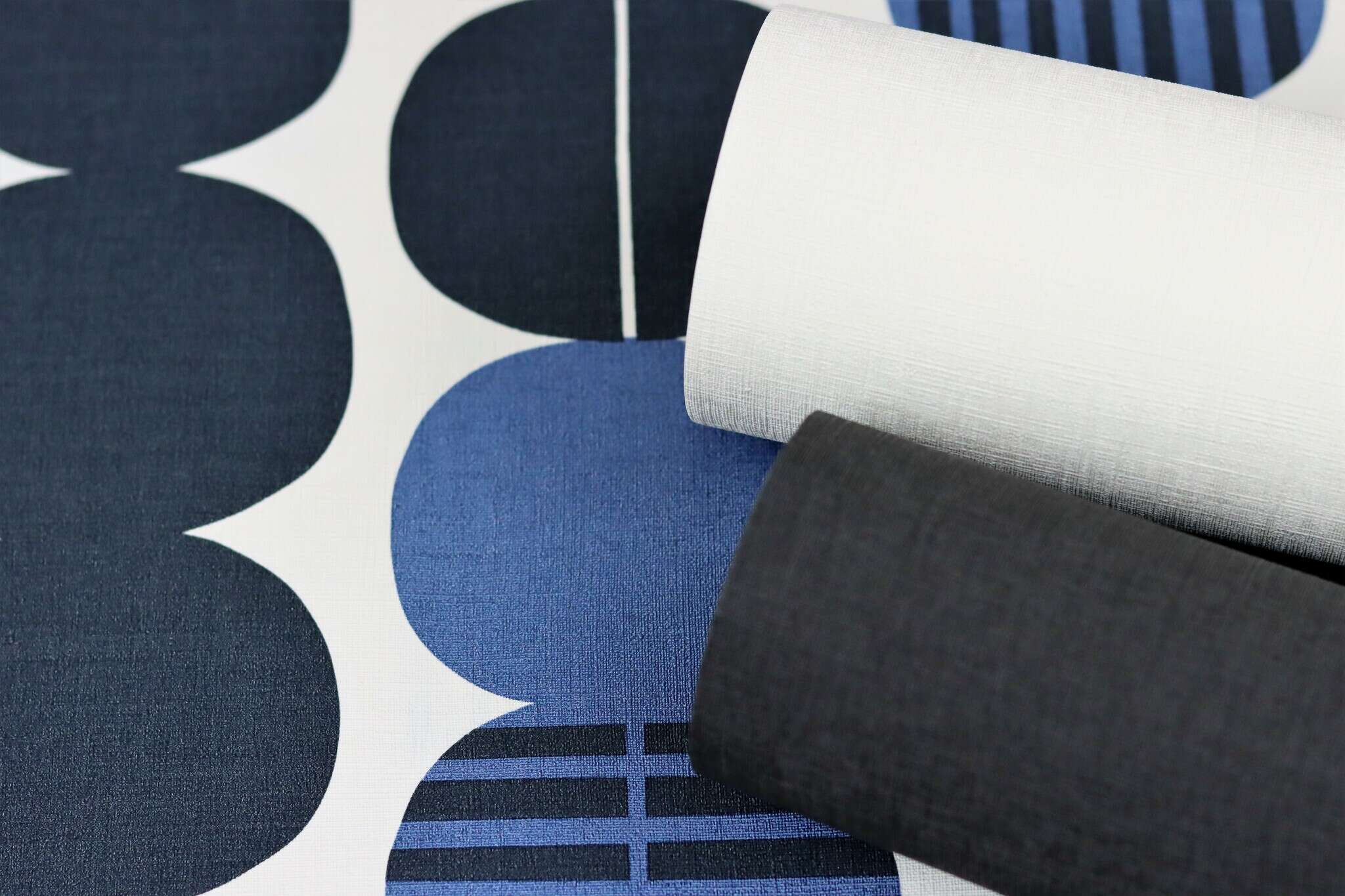 10-539745 Detailaufnahmen 2 Circles non-woven wallpaper in blue-dark blue Selection 539745